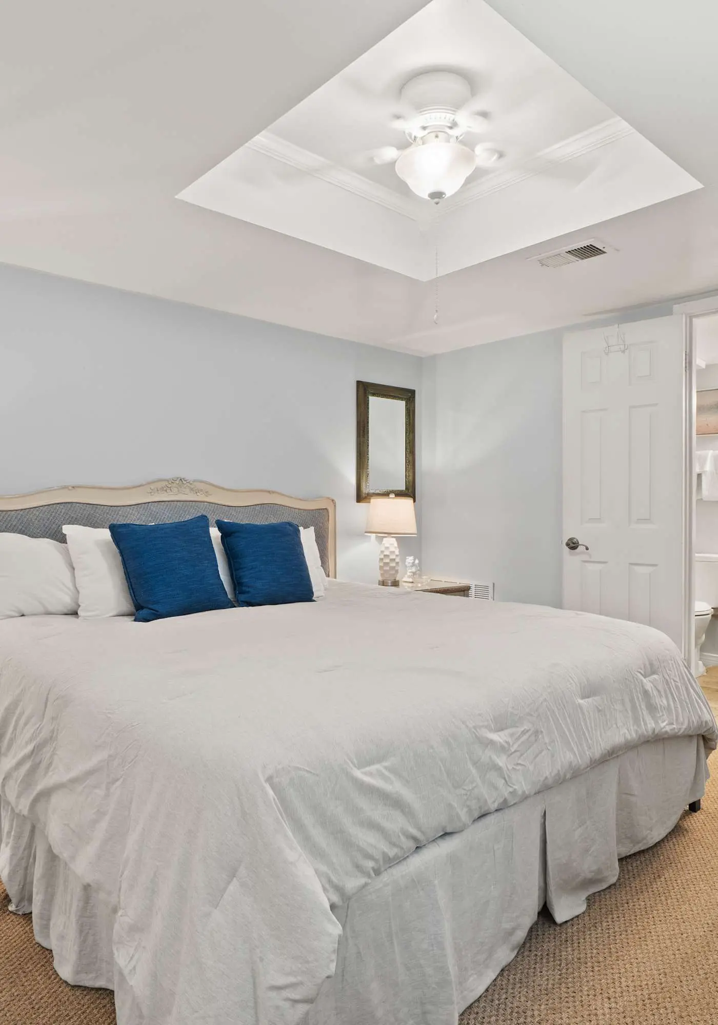 Beachfront beauty with private balcony, beach access, & shared pool,hot tub
