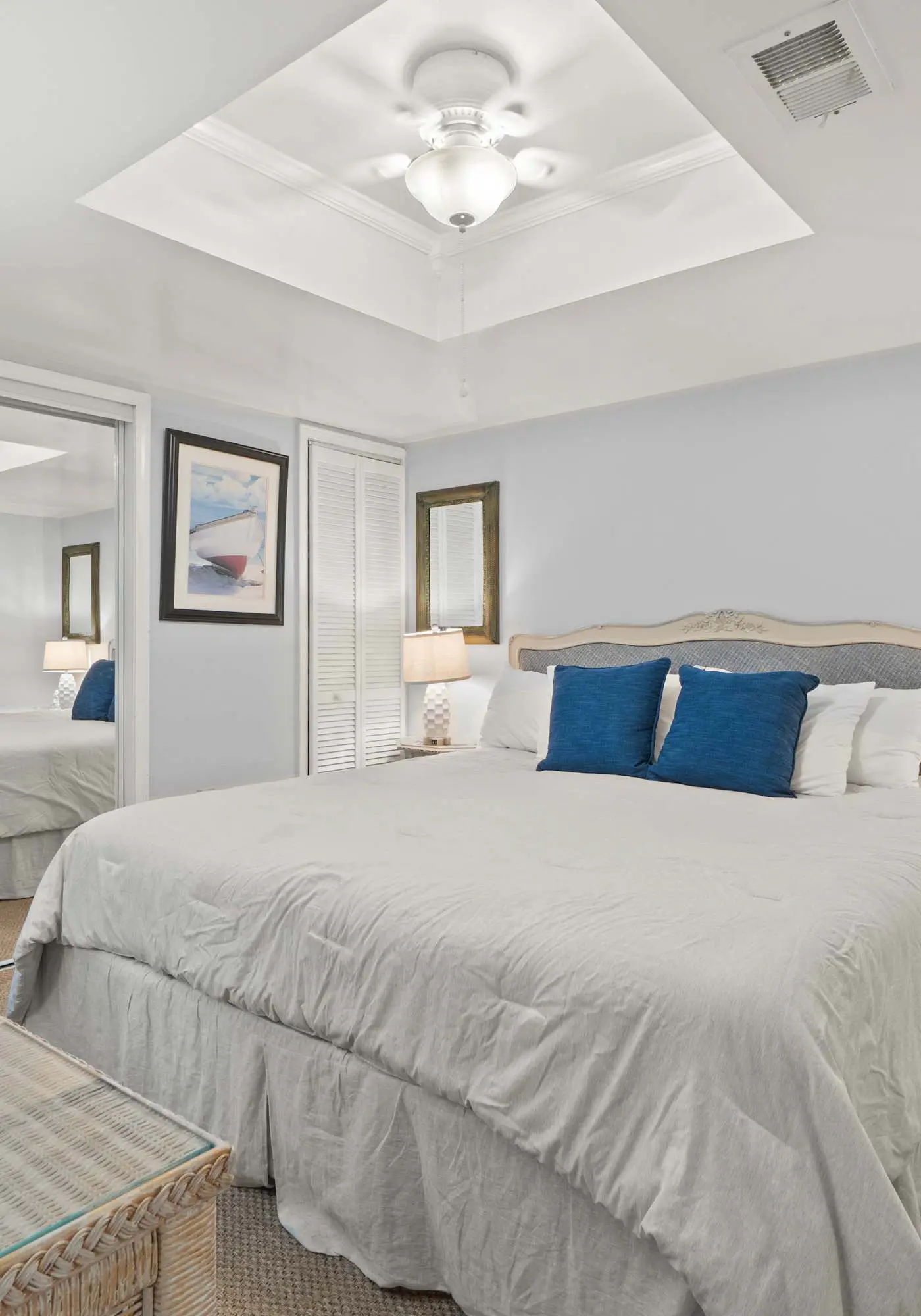 Beachfront beauty with private balcony, beach access, & shared pool,hot tub