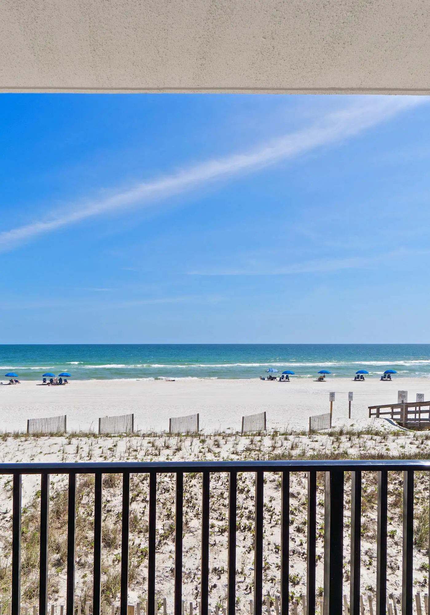 Beachfront beauty with private balcony, beach access, & shared pool,hot tub