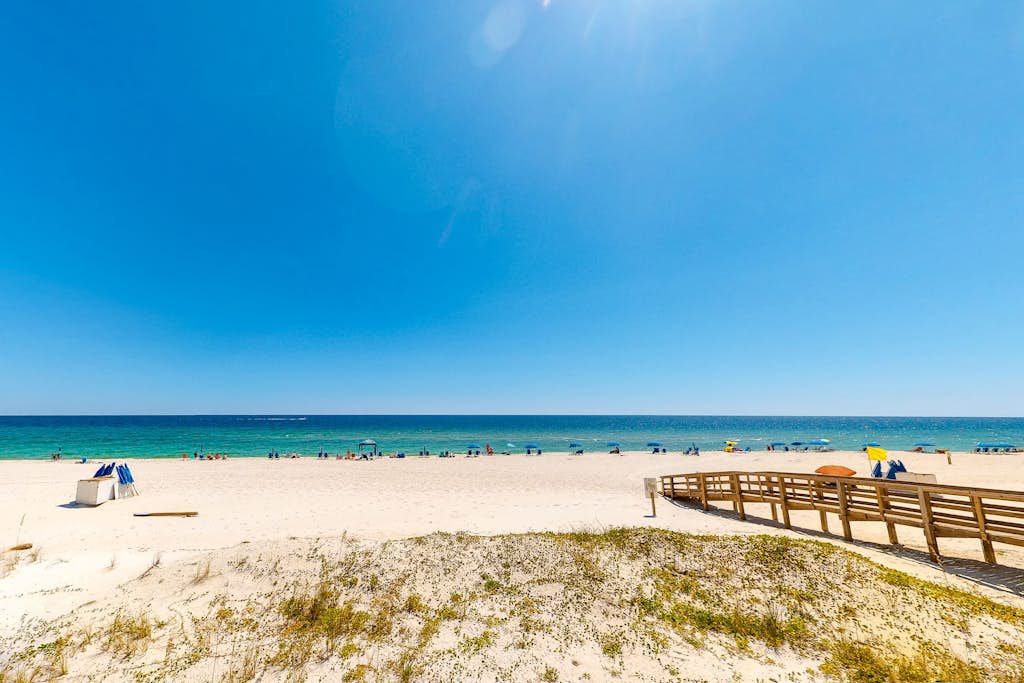 Beachfront beauty with private balcony, beach access, & shared pool,hot tub