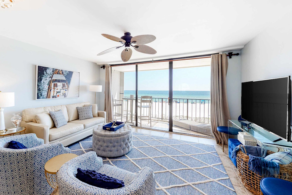 Beachfront beauty with private balcony, beach access, & shared pool,hot tub