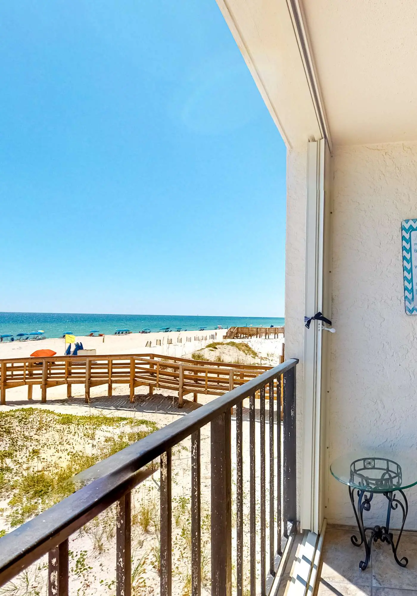 Beachfront beauty with private balcony, beach access, & shared pool,hot tub