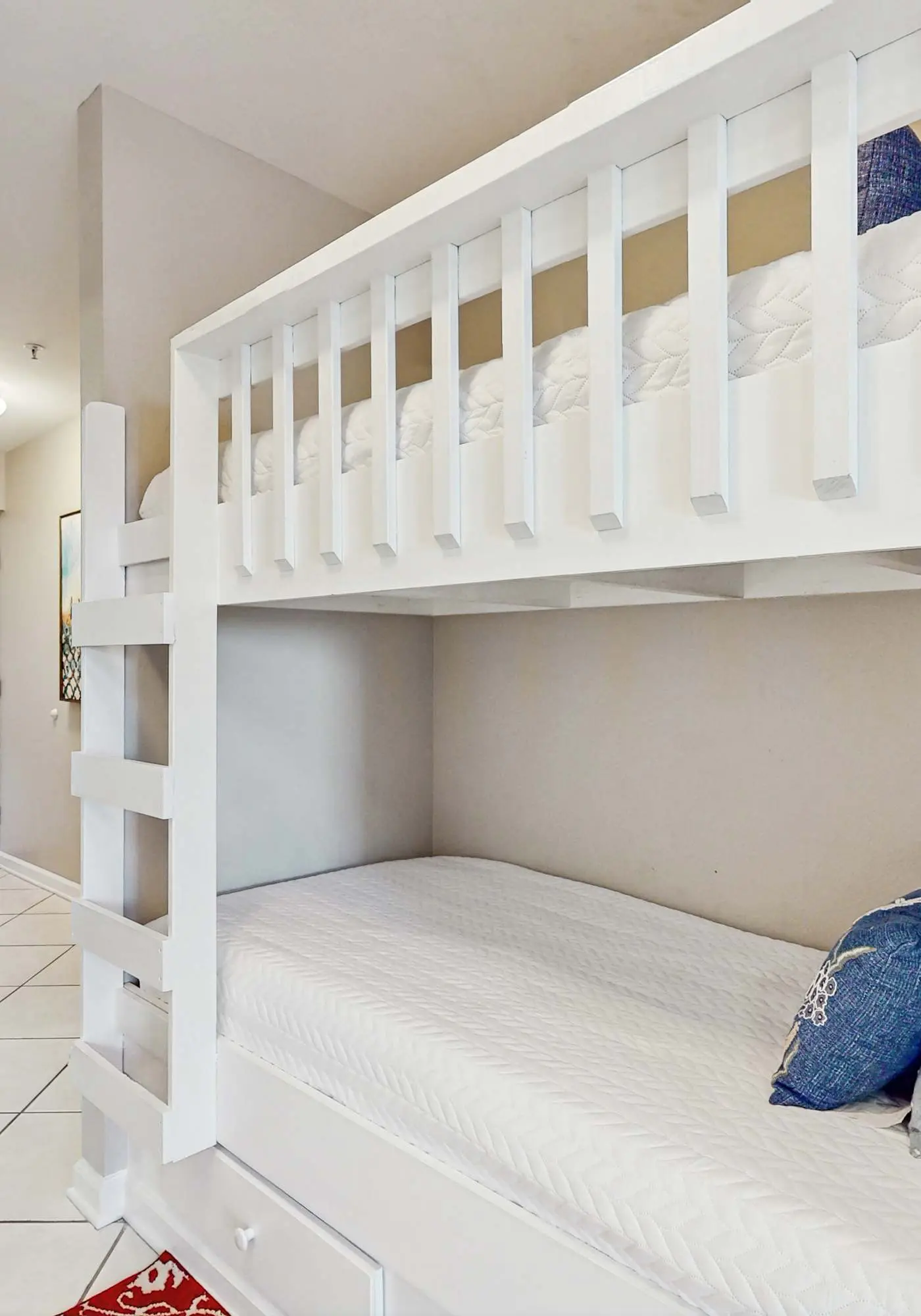 Cozy coastal condo with loft & shared pool and beach access