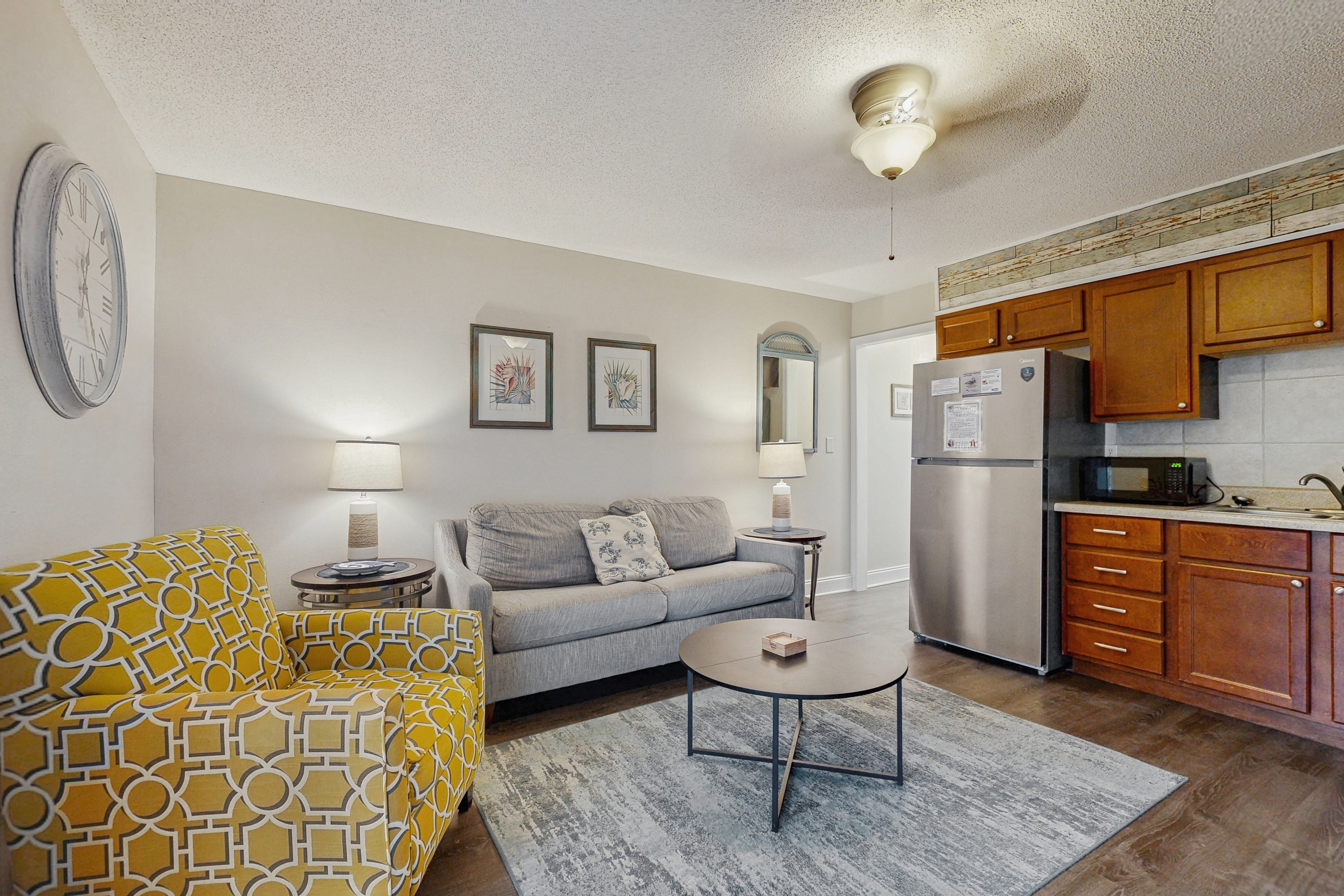 Coastal condo with Shared pool, Shared BBQ grill and beach access