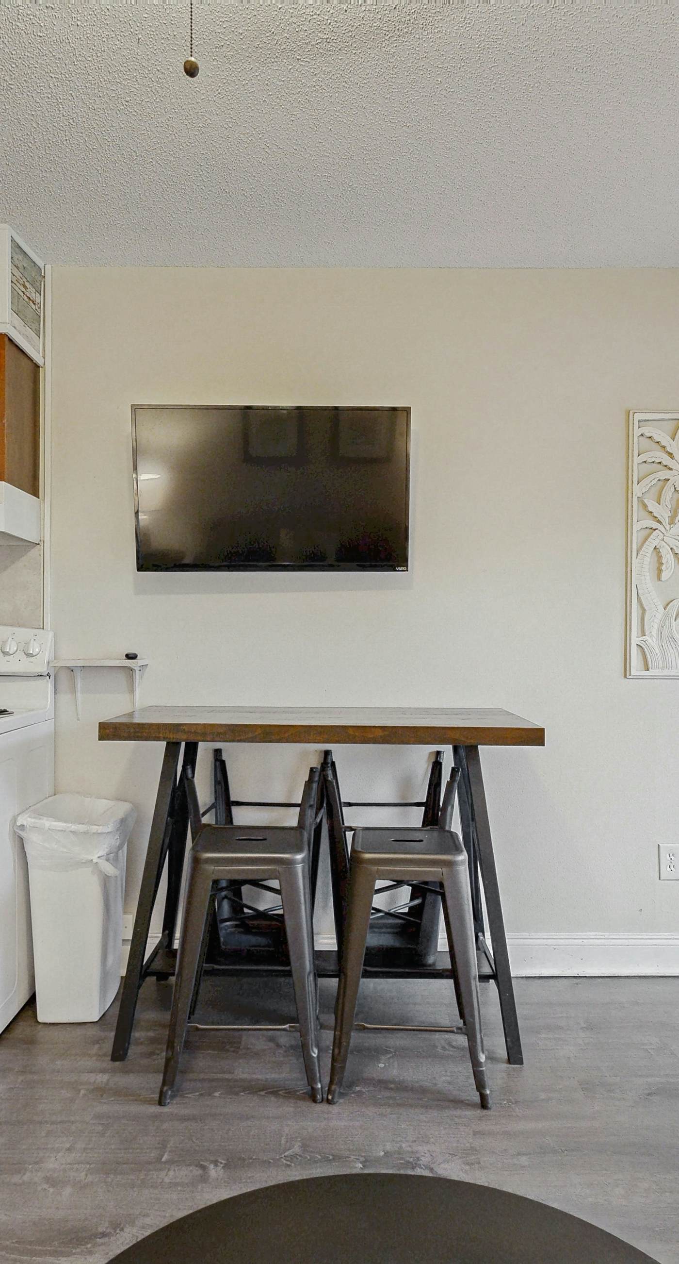 Coastal condo with Shared pool, Shared BBQ grill and beach access