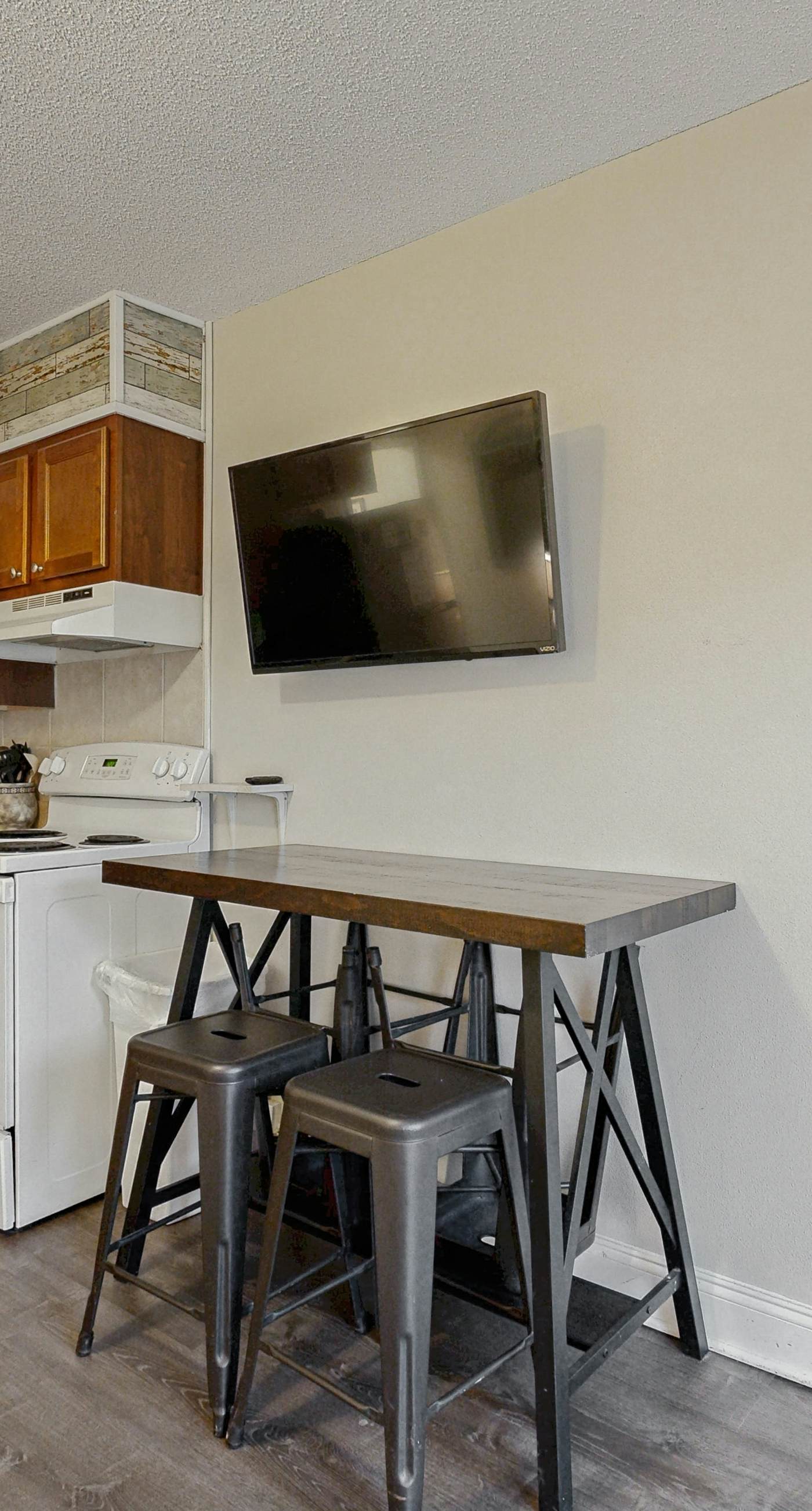 Coastal condo with Shared pool, Shared BBQ grill and beach access