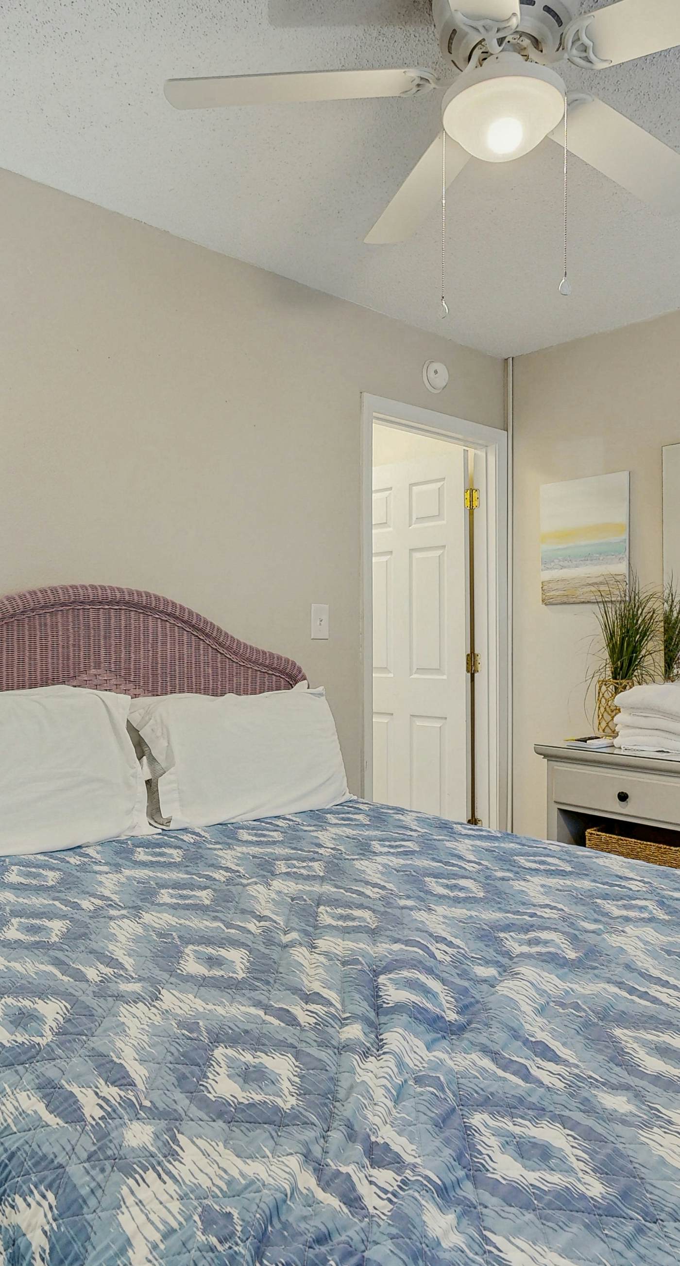 Coastal condo with Shared pool, Shared BBQ grill and beach access