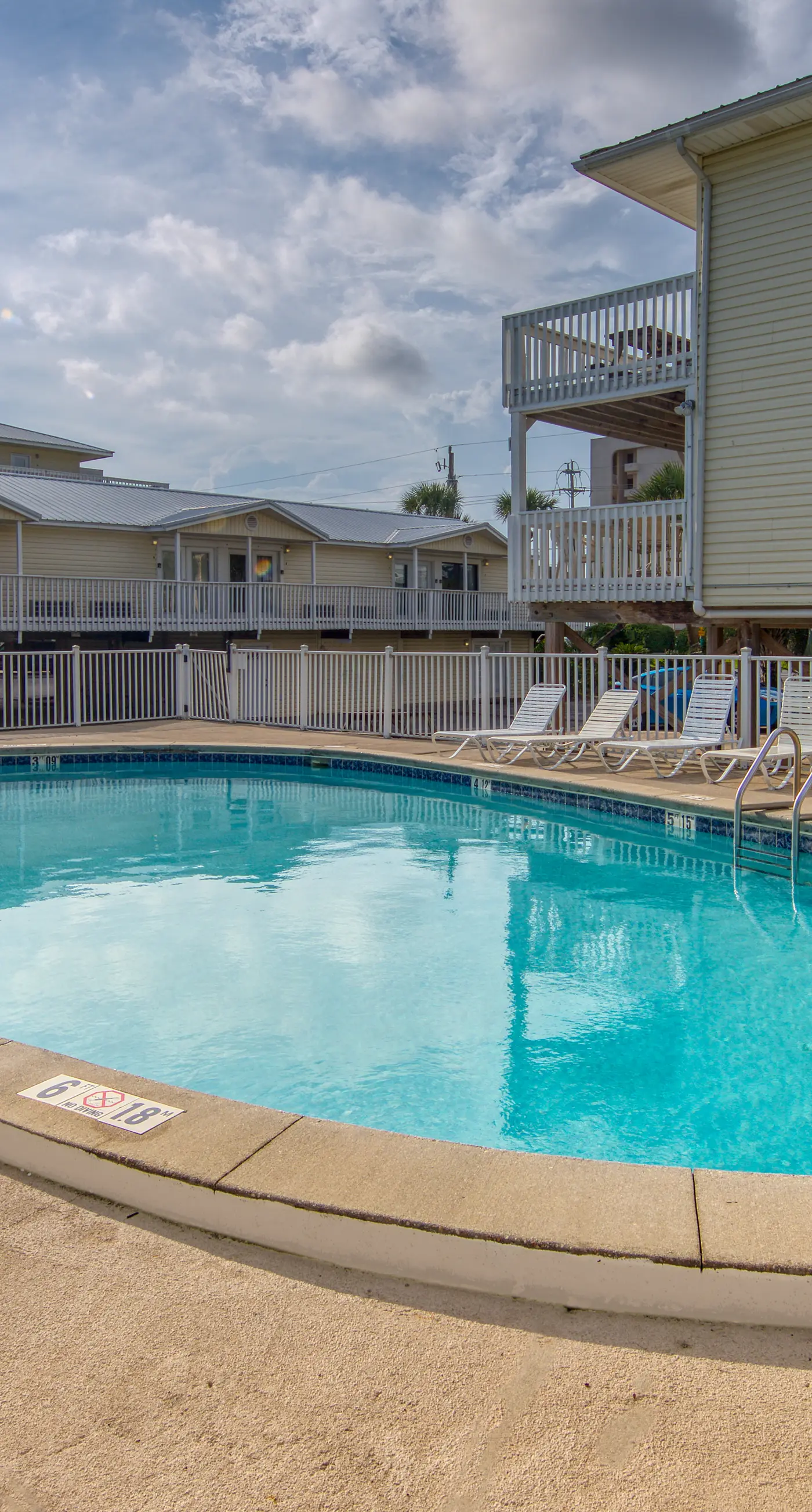 Coastal condo with Shared pool, Shared BBQ grill and beach access