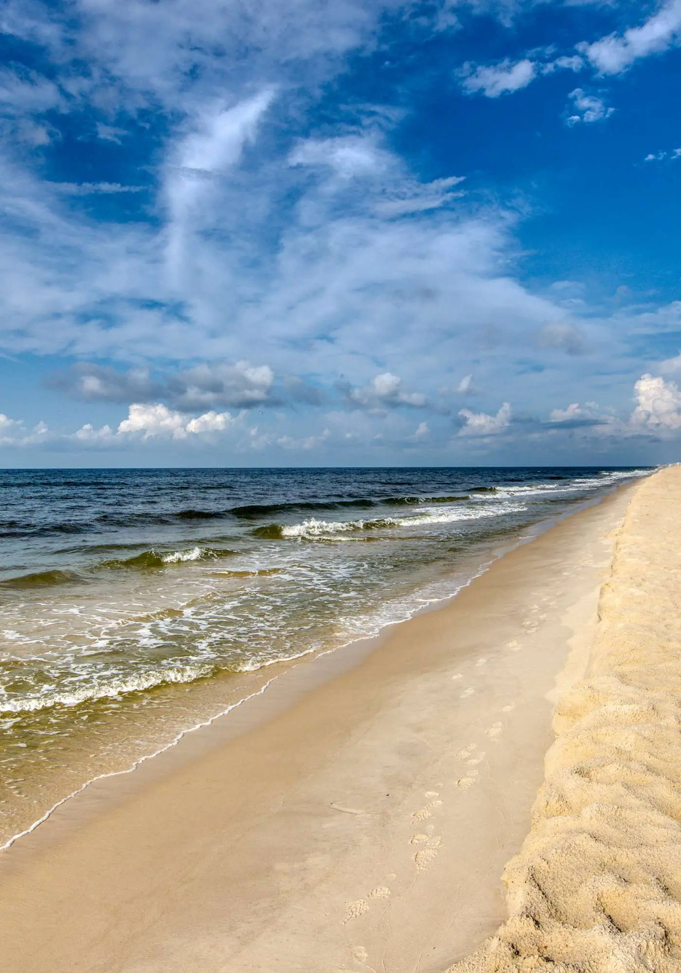 Coastal condo with Shared pool, Shared BBQ grill and beach access