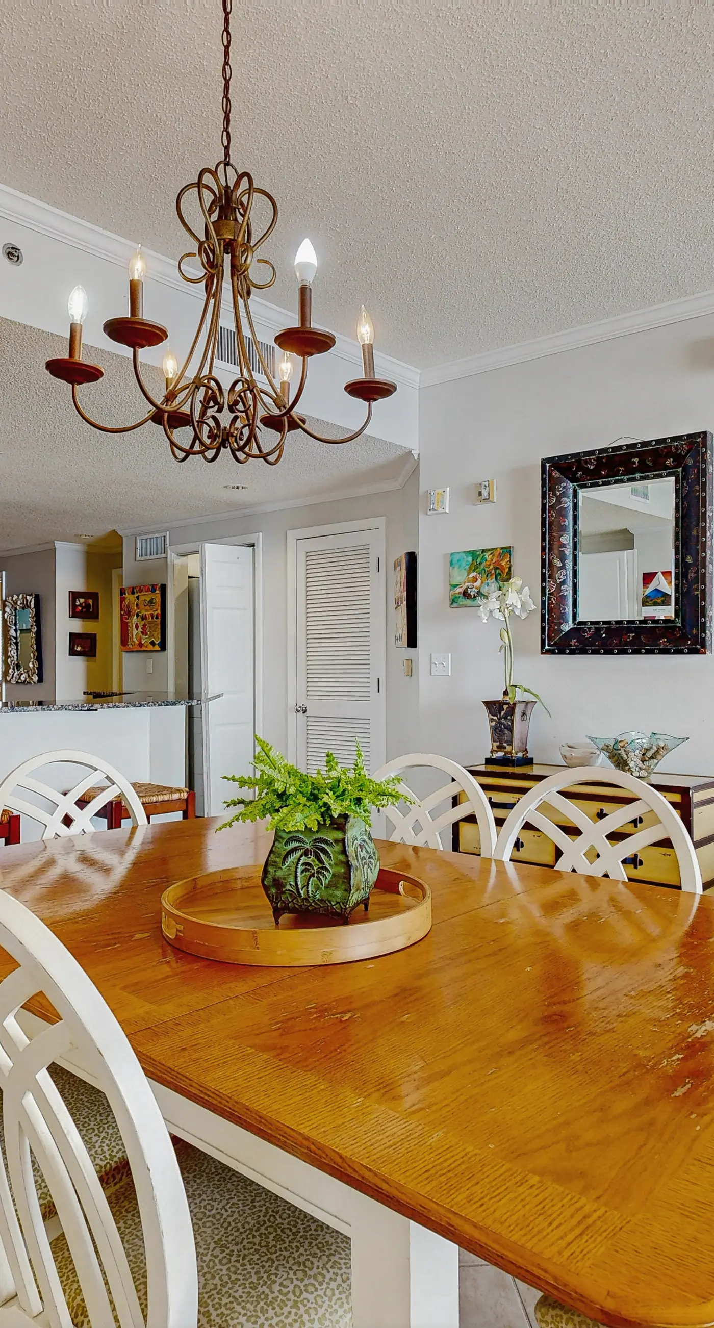 Spacious beachfront condo with full kitchen, shared pool and beach access