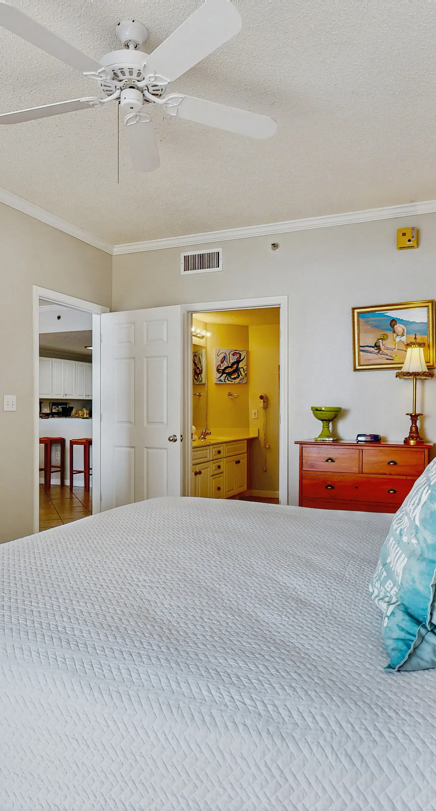 Spacious beachfront condo with full kitchen, shared pool and beach access