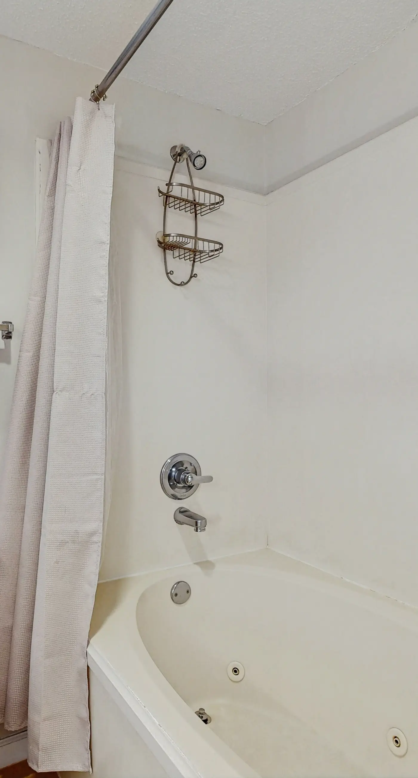 Spacious beachfront condo with full kitchen, shared pool and beach access