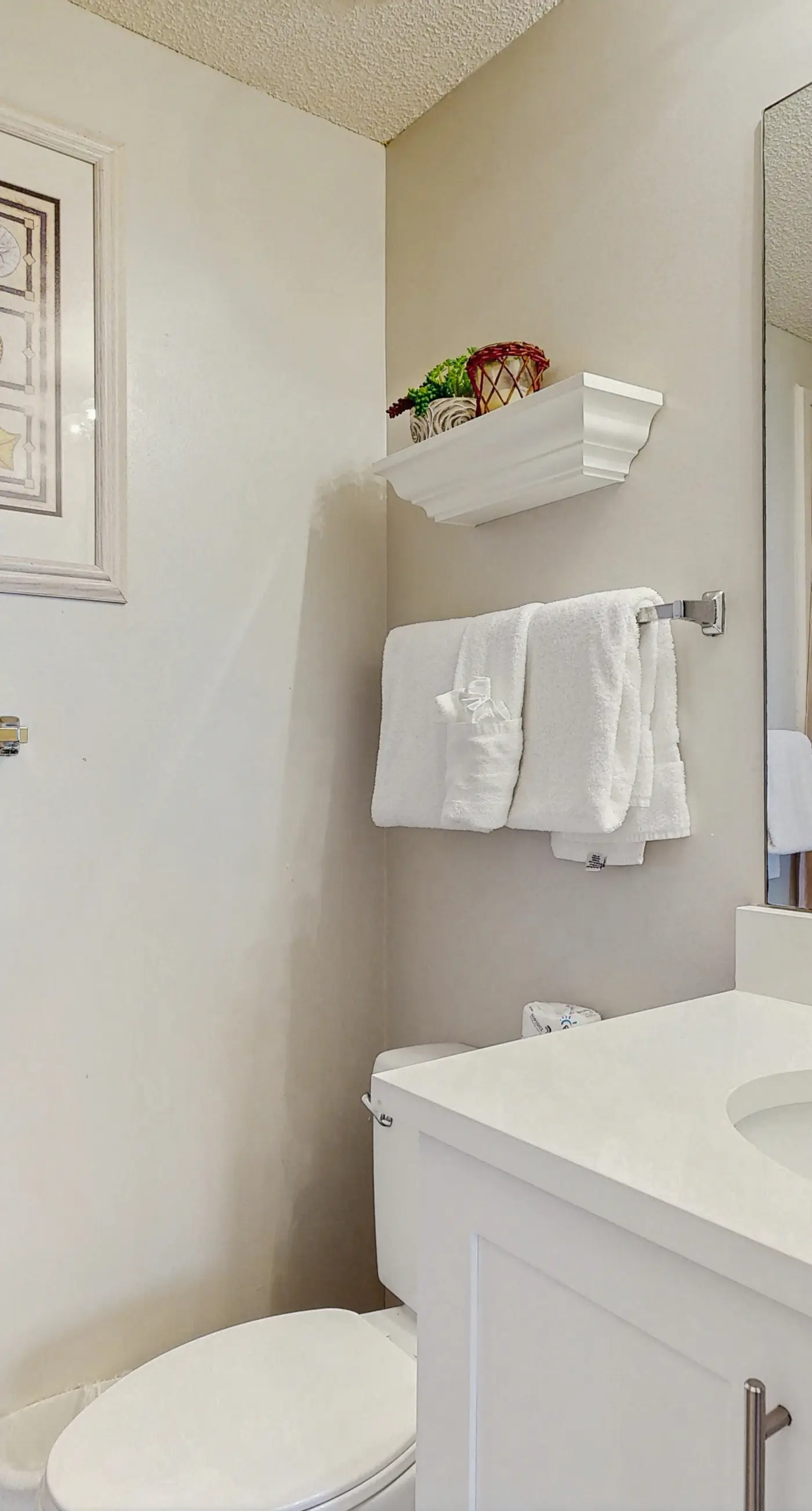 Spacious beachfront condo with full kitchen, shared pool and beach access