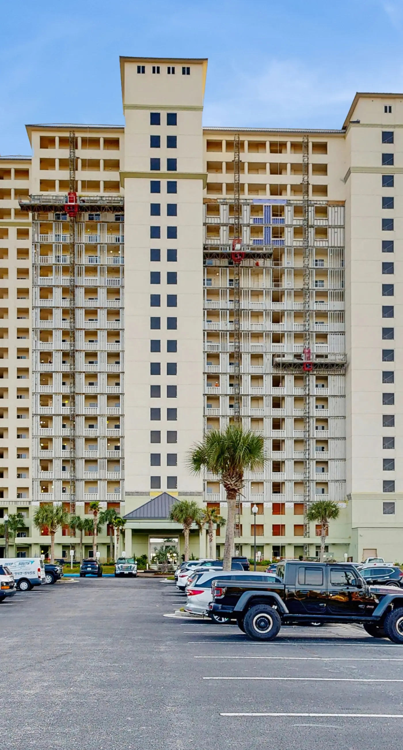 Spacious beachfront condo with full kitchen, shared pool and beach access