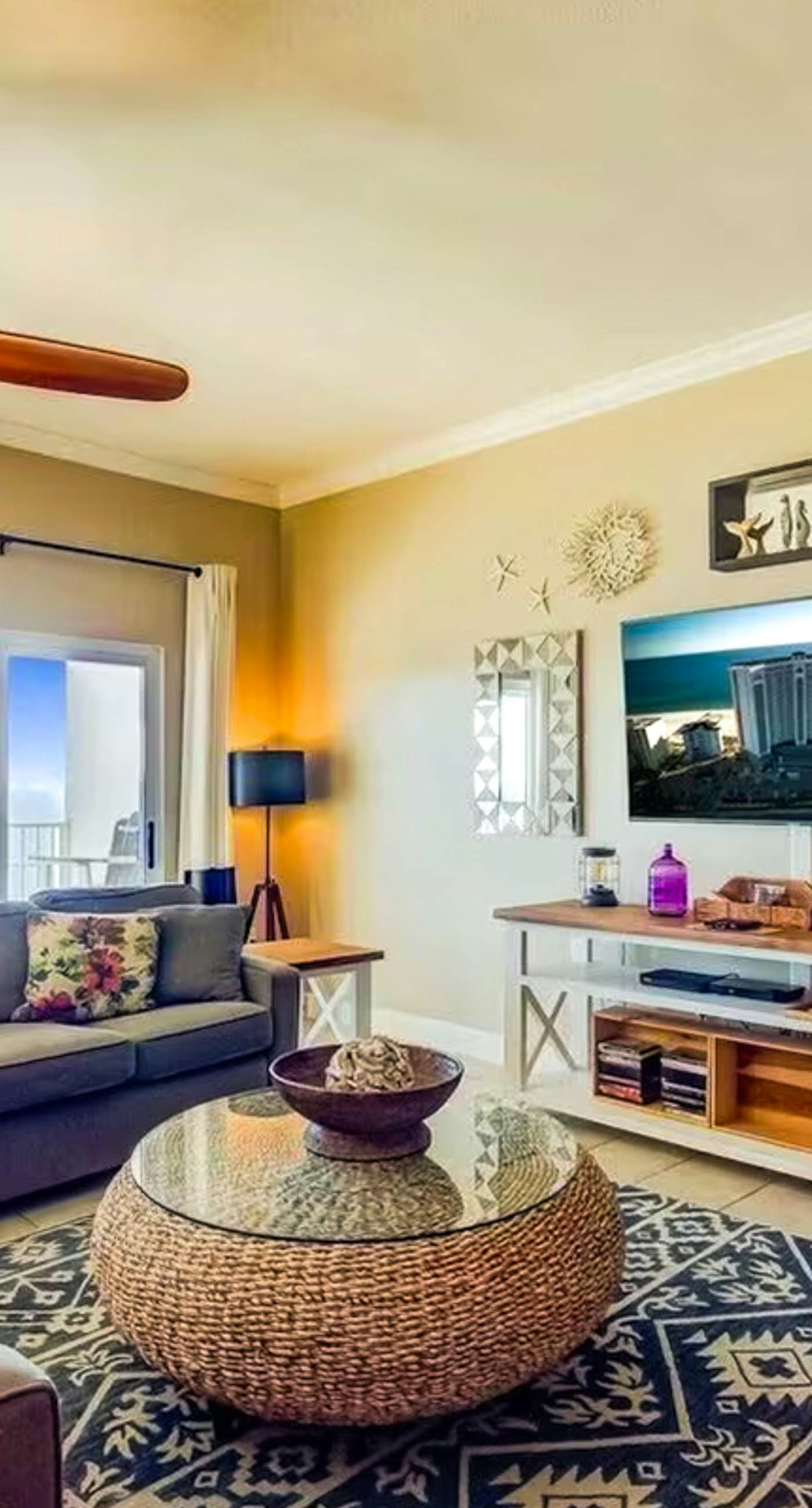 Gorgeous beachfront condo, shared pool and beach access