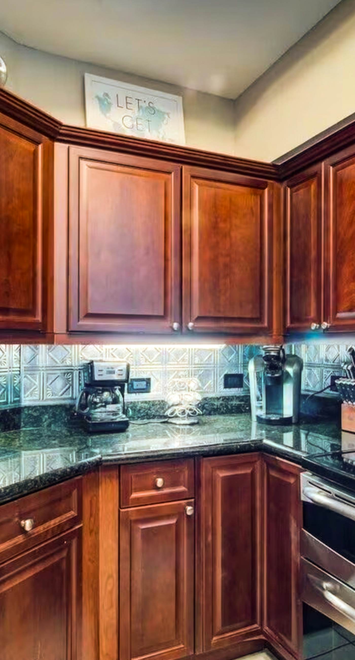 Gorgeous beachfront condo, shared pool and beach access