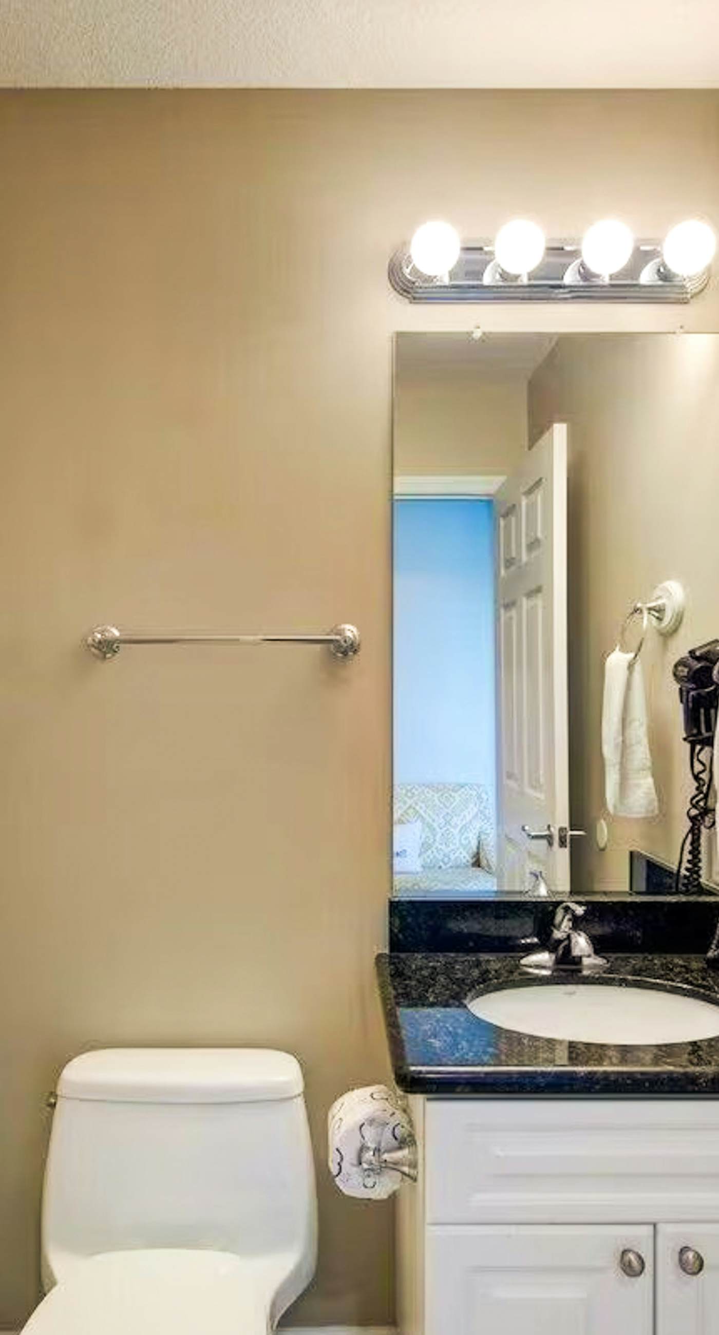 Gorgeous beachfront condo, shared pool and beach access