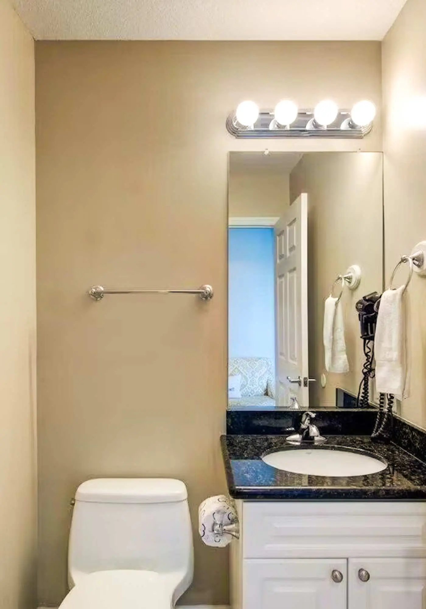Gorgeous beachfront condo, shared pool and beach access