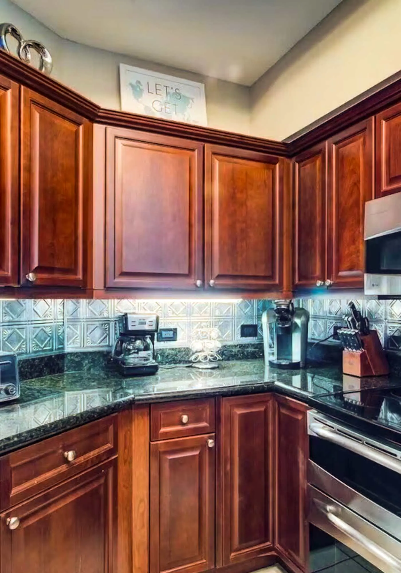 Gorgeous beachfront condo, shared pool and beach access