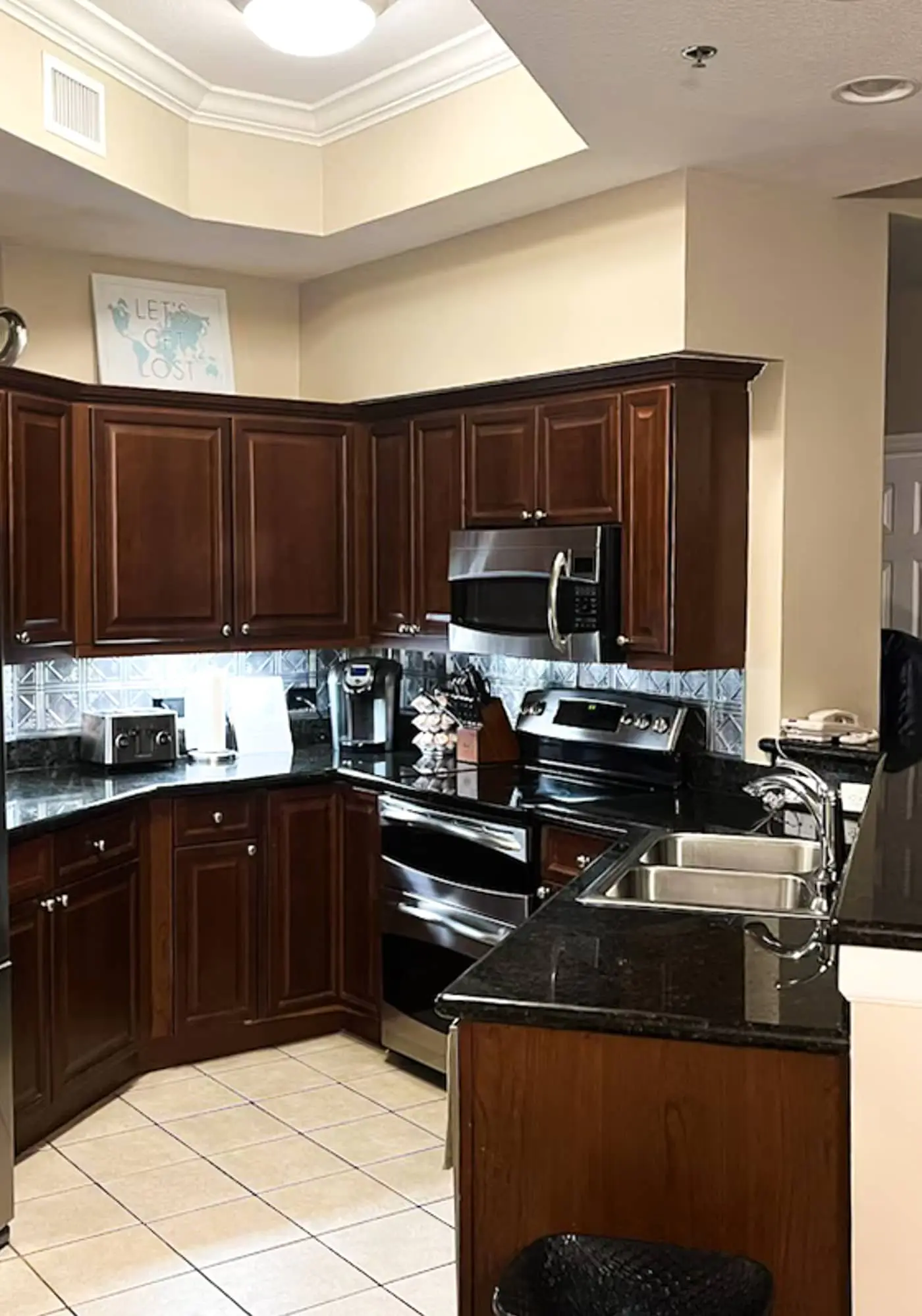 Gorgeous beachfront condo, shared pool and beach access