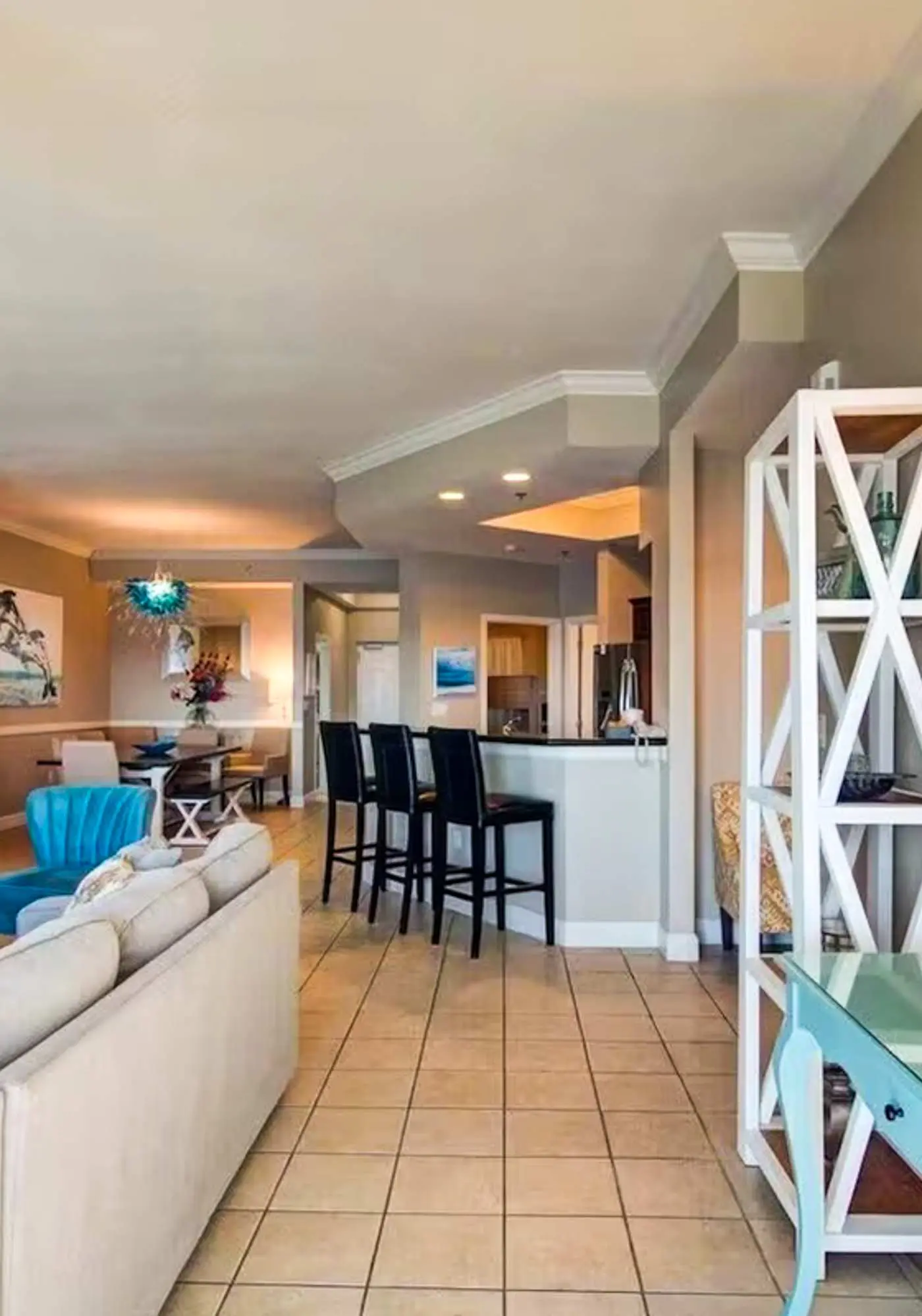 Gorgeous beachfront condo, shared pool and beach access