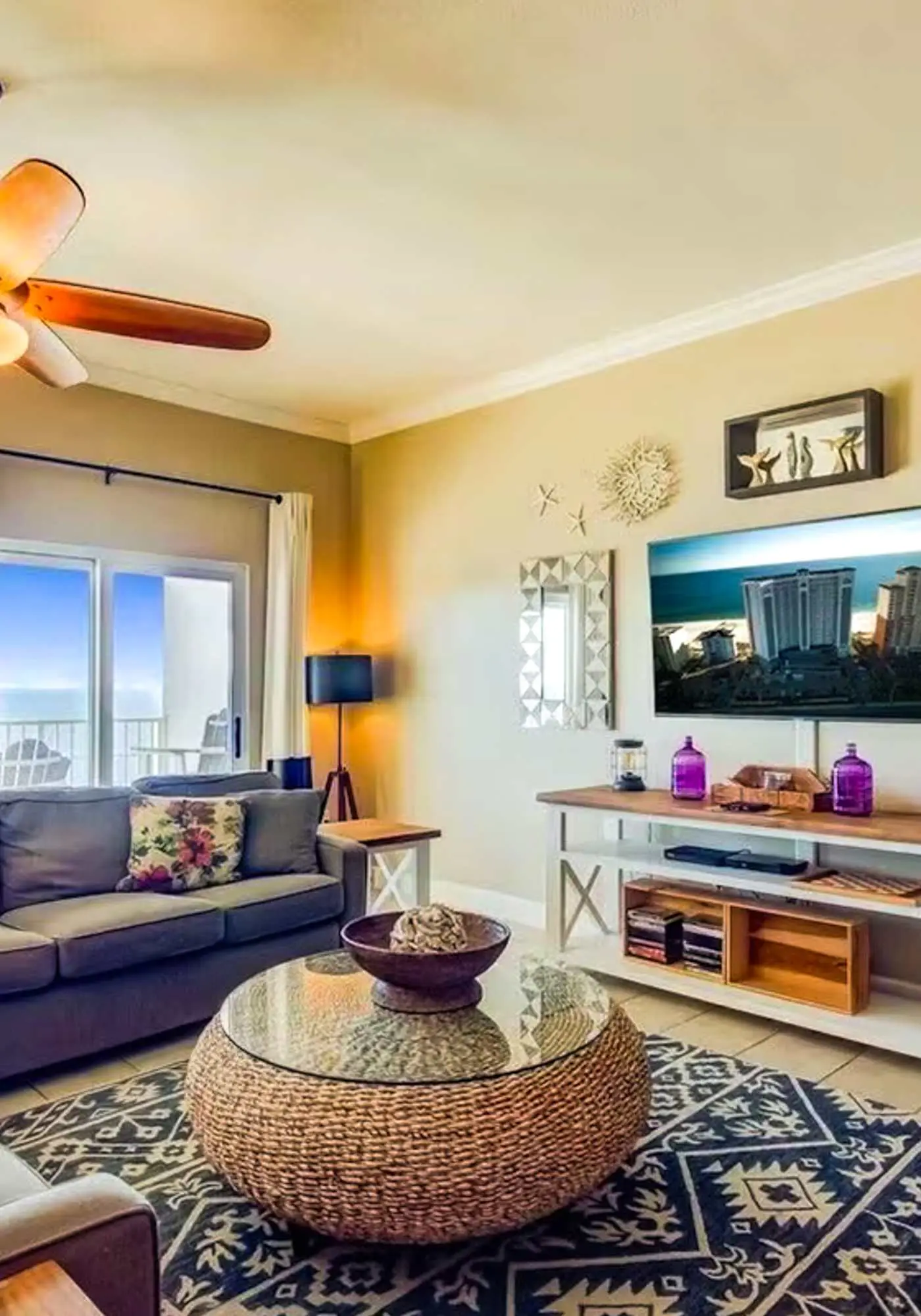 Gorgeous beachfront condo, shared pool and beach access