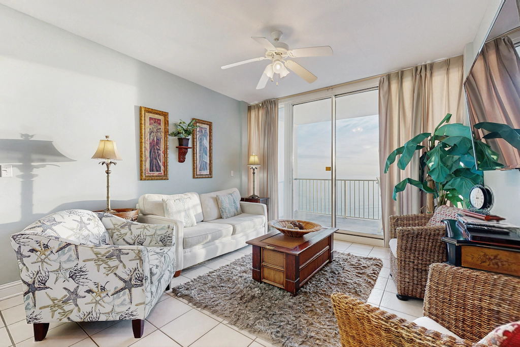 Beachfront condo with stunning views, shared hot tub, fitness room, & indoor pool
