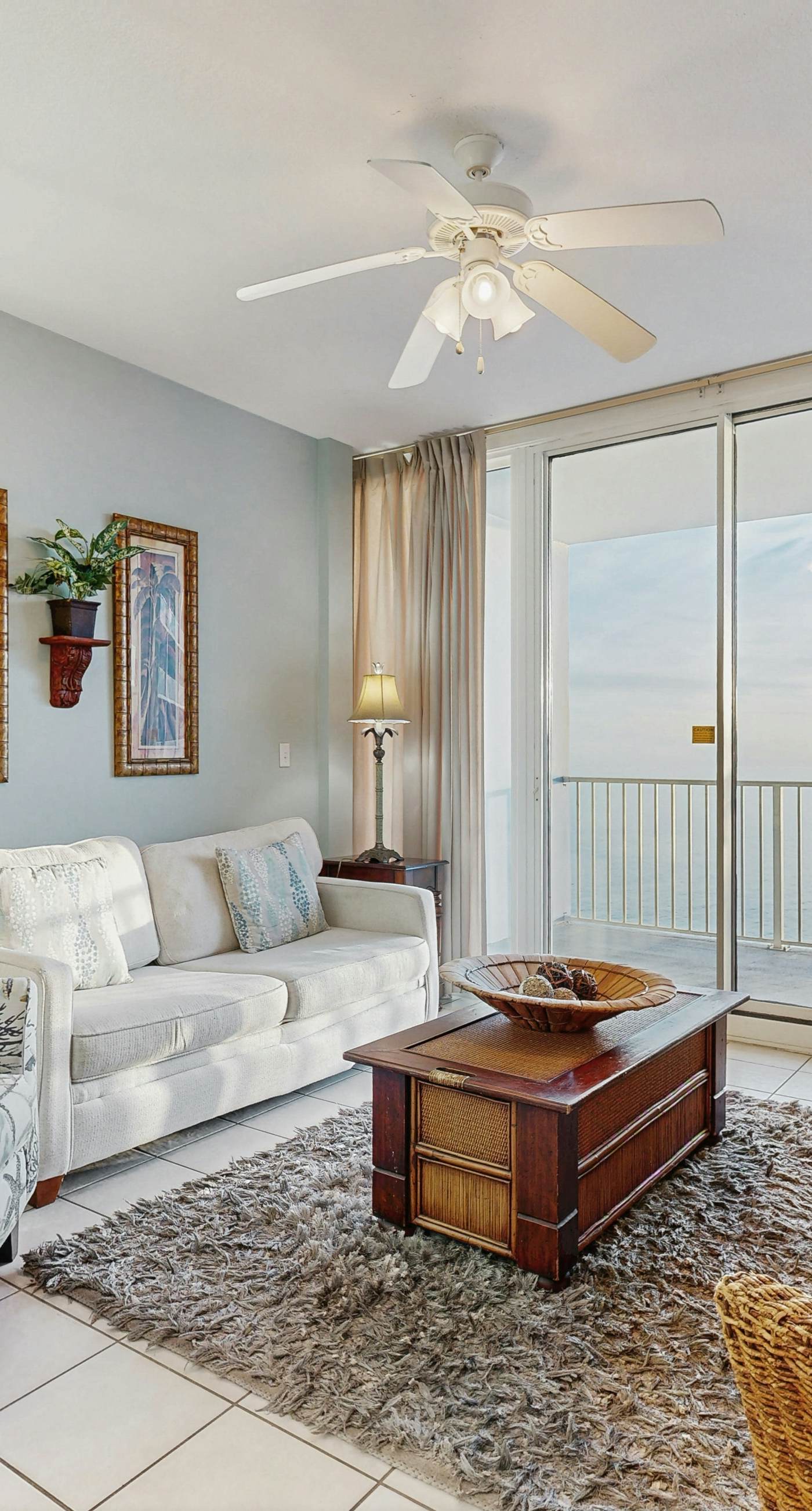 Beachfront condo with stunning views, shared hot tub, fitness room, & indoor pool