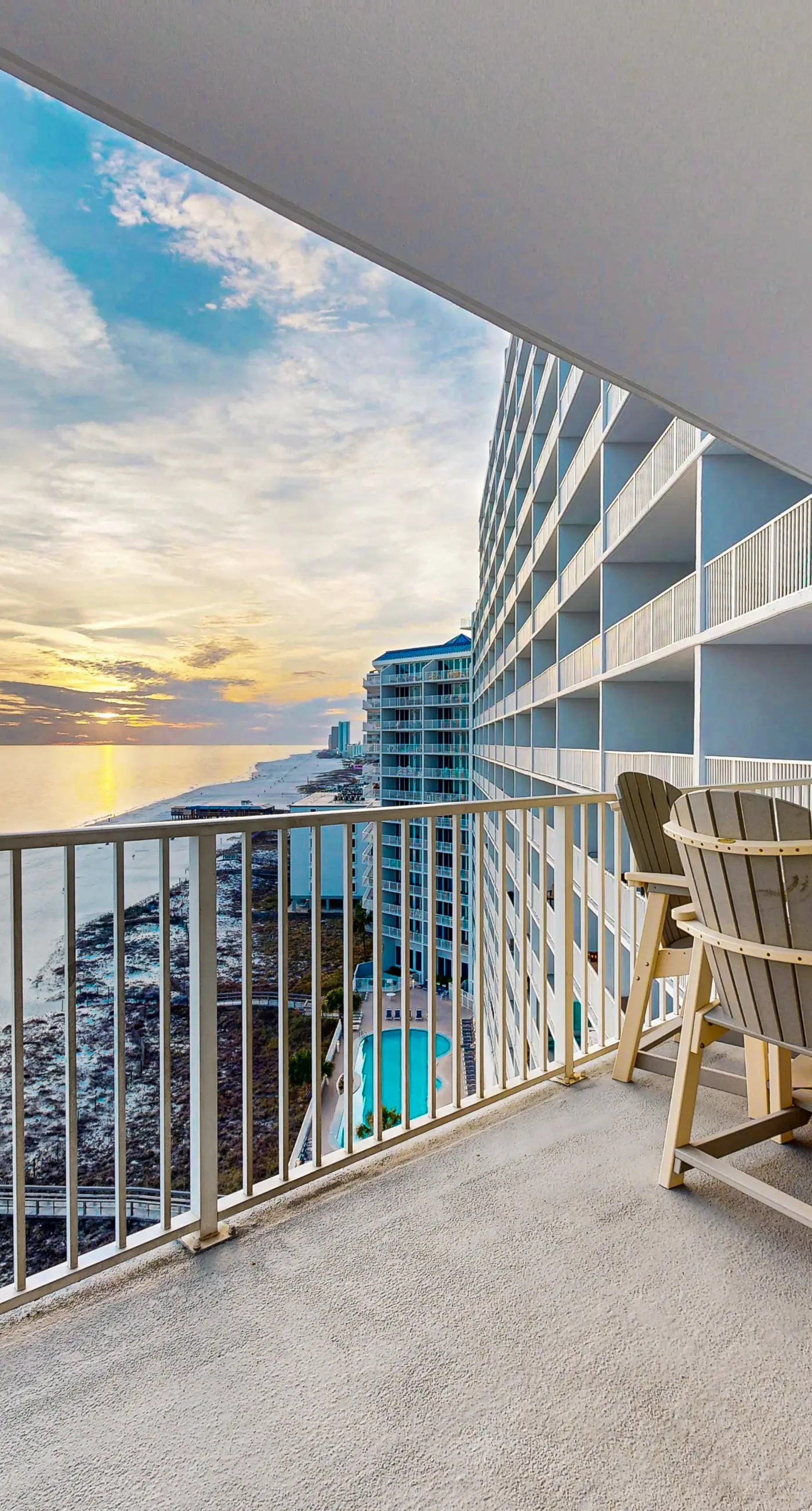 Beachfront condo with stunning views, shared hot tub, fitness room, & indoor pool