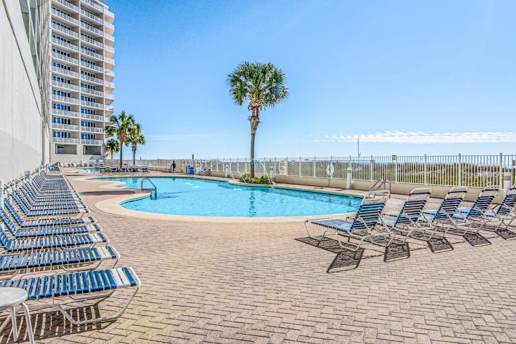 Beachfront condo with stunning views, shared hot tub, fitness room, & indoor pool