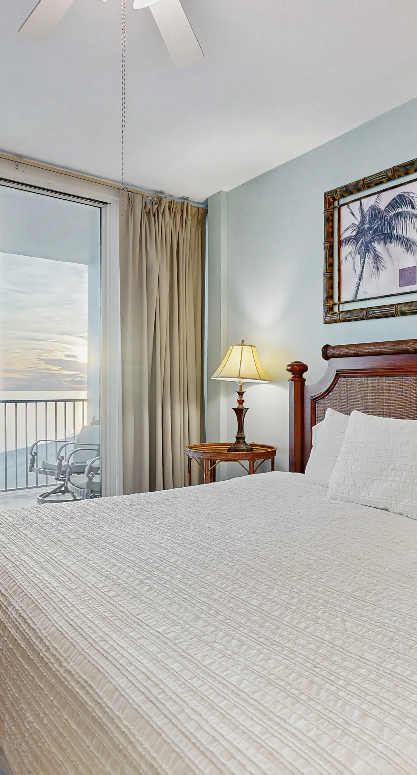 Beachfront condo with stunning views, shared hot tub, fitness room, & indoor pool