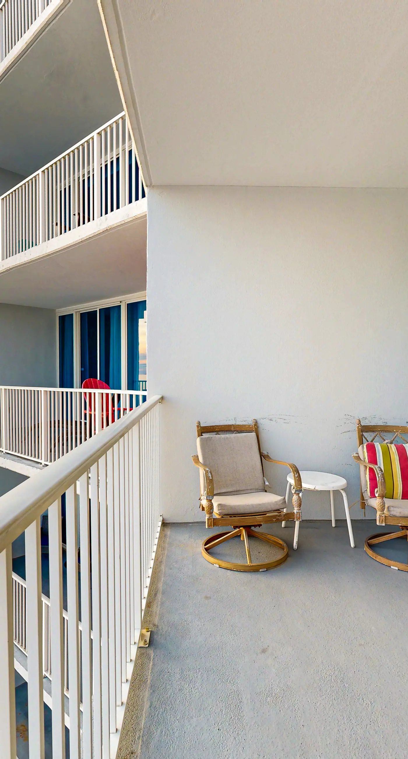 Beachfront condo with stunning views, shared hot tub, fitness room, & indoor pool