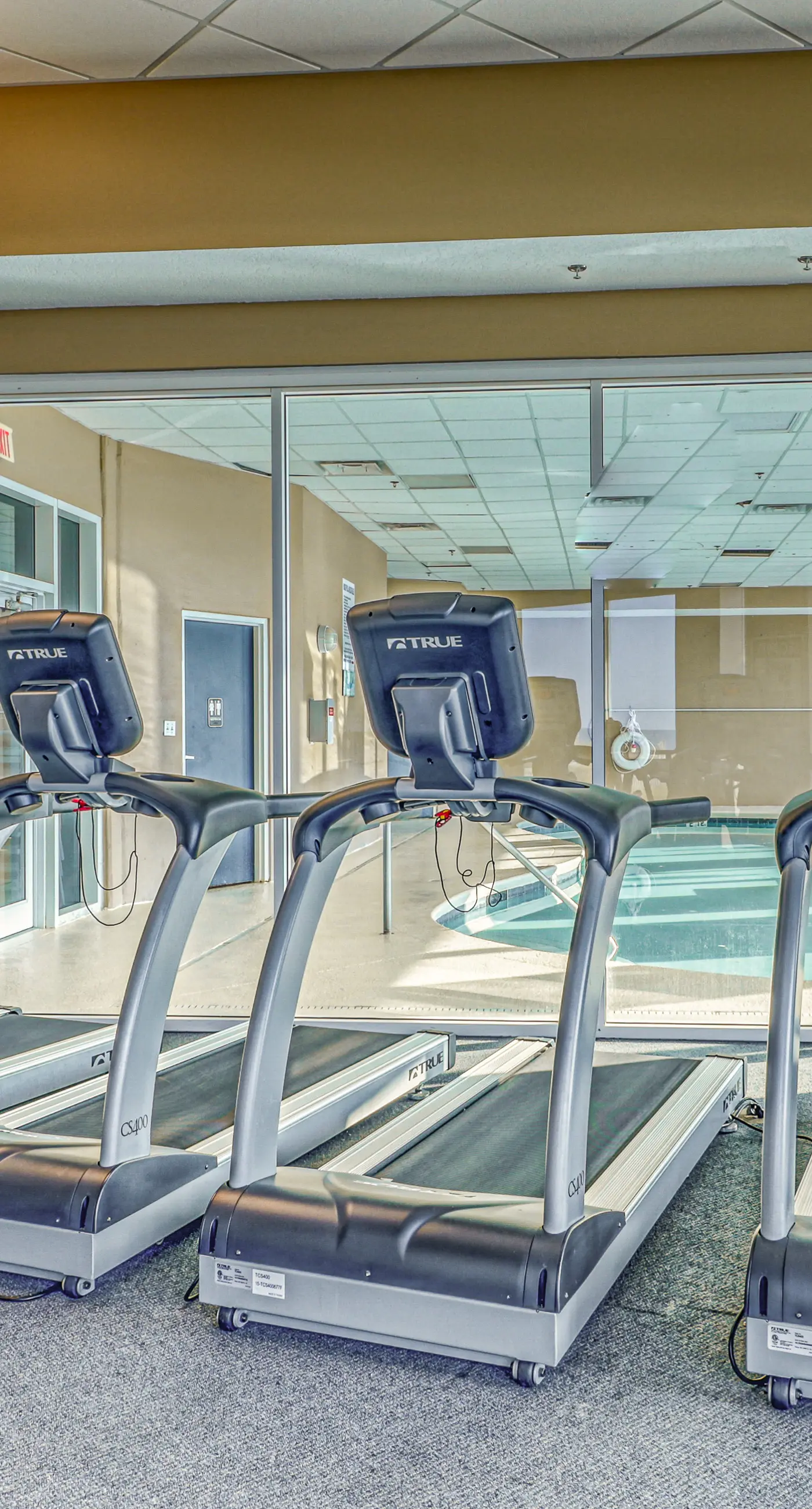 Beachfront condo with stunning views, shared hot tub, fitness room, & indoor pool