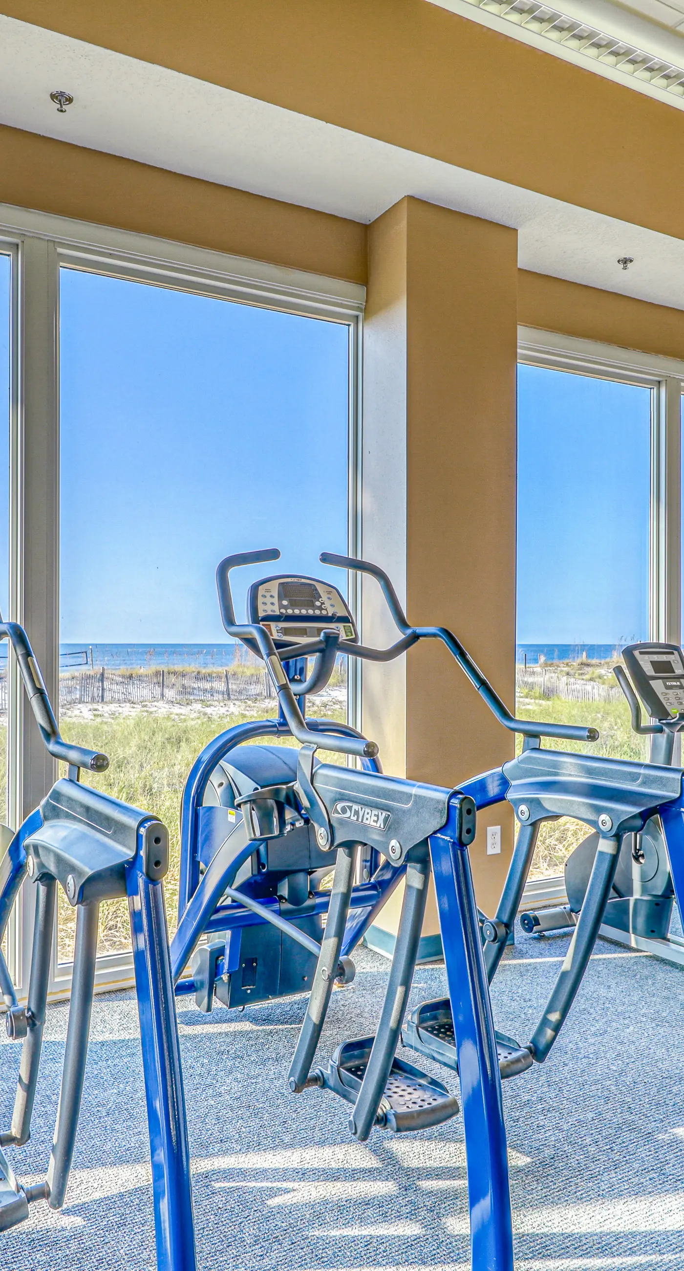 Beachfront condo with stunning views, shared hot tub, fitness room, & indoor pool