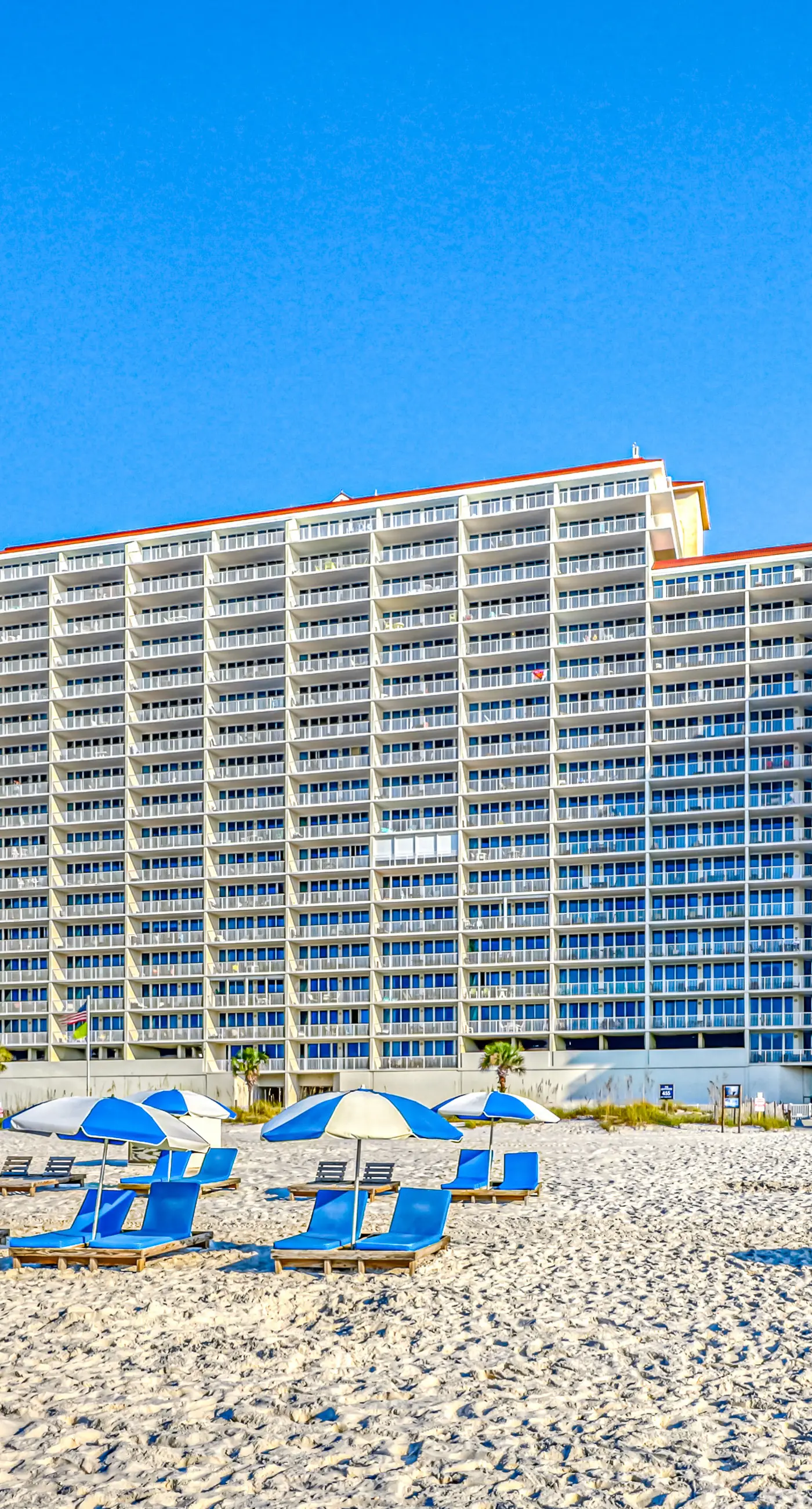 Beachfront condo with stunning views, shared hot tub, fitness room, & indoor pool