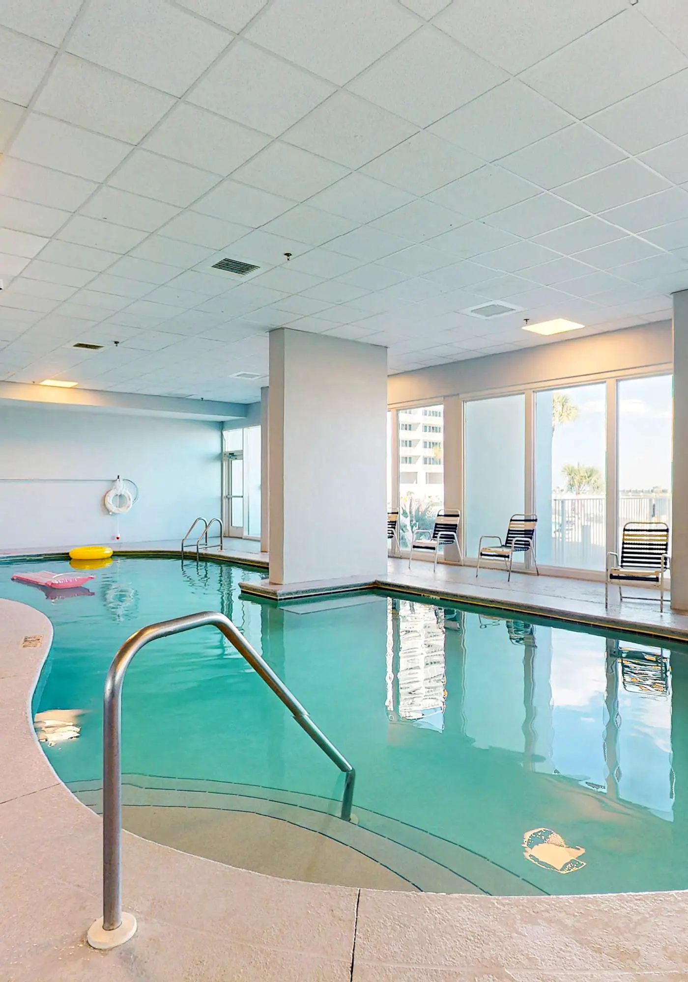 Beachfront condo with stunning views, shared hot tub, fitness room, & indoor pool