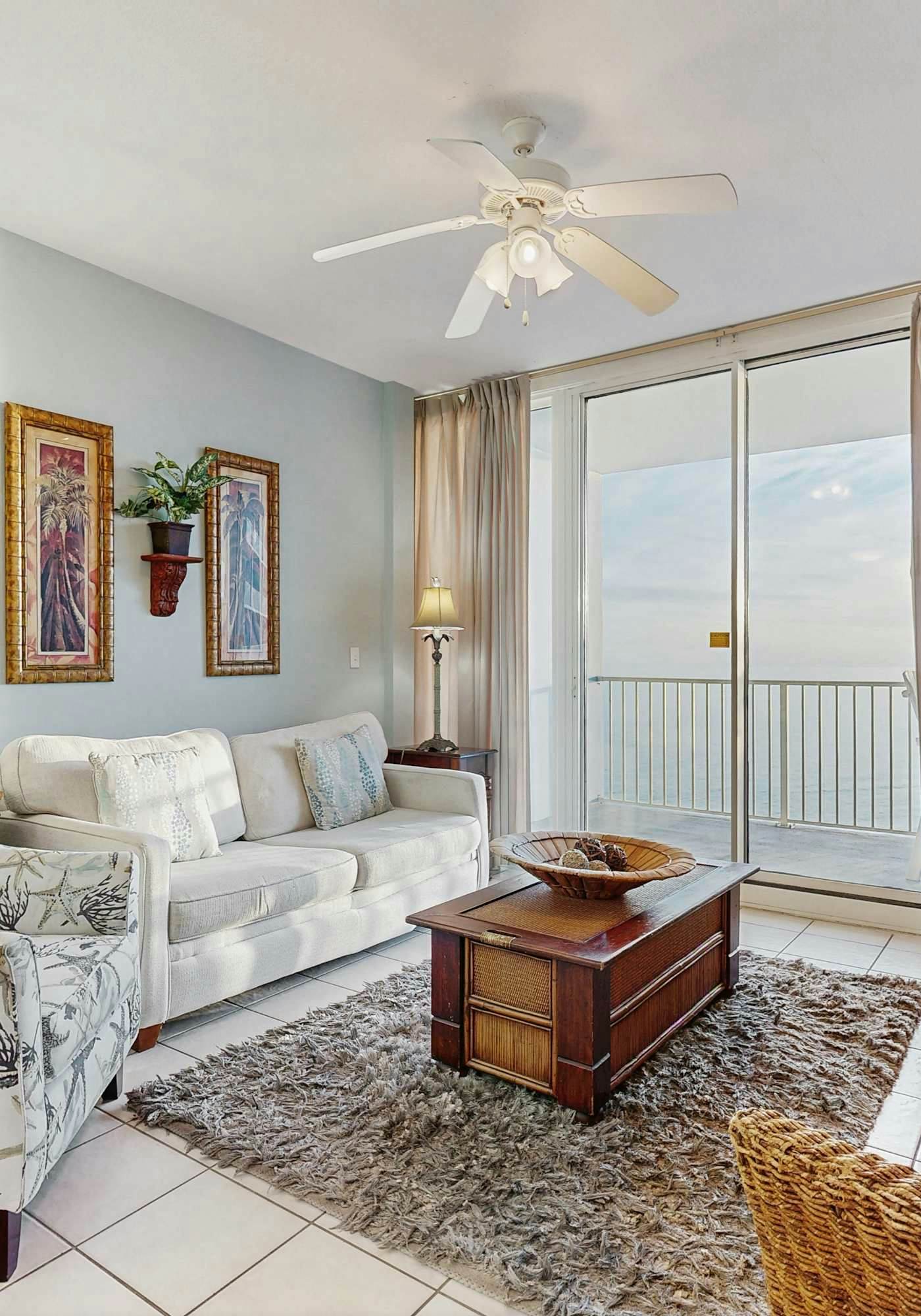 Beachfront condo with stunning views, shared hot tub, fitness room, & indoor pool