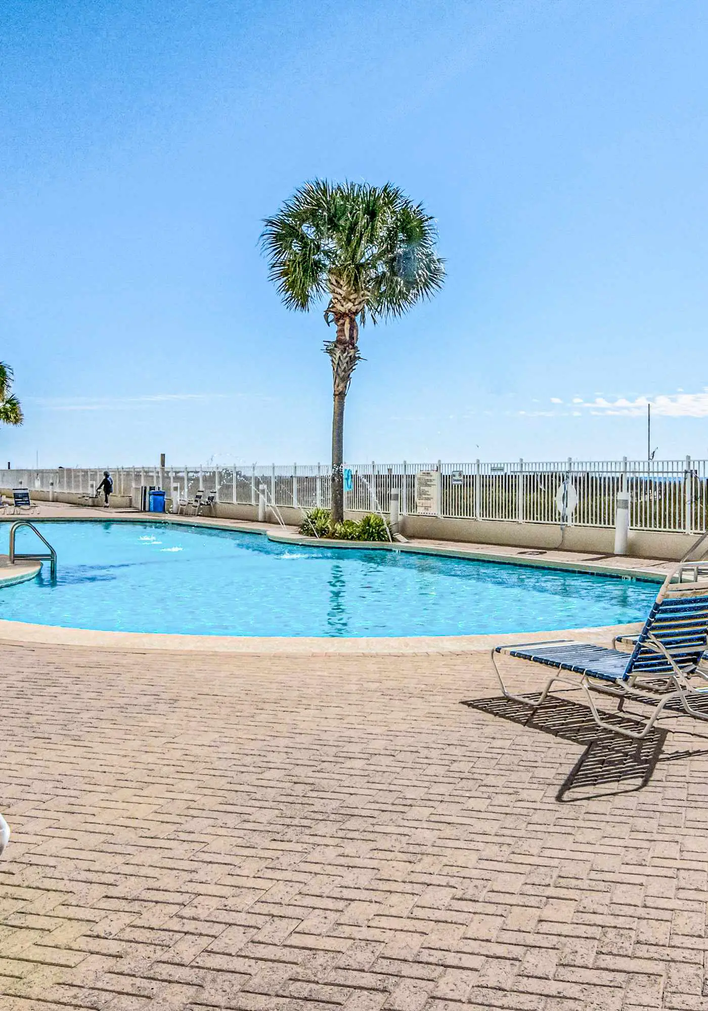 Beachfront condo with stunning views, shared hot tub, fitness room, & indoor pool