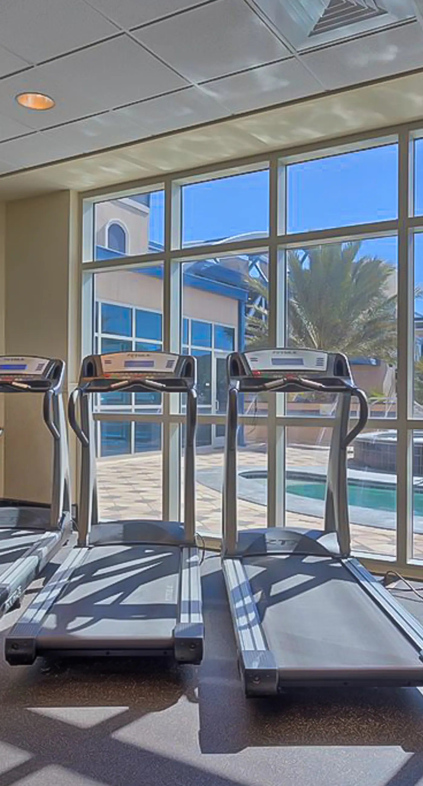 Wonderful coastal condo with pools, hot tubs, sauna & balcony