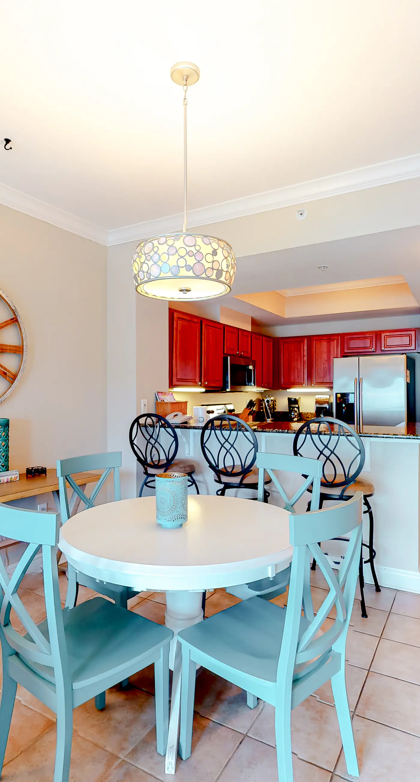 Wonderful coastal condo with pools, hot tubs, sauna & balcony