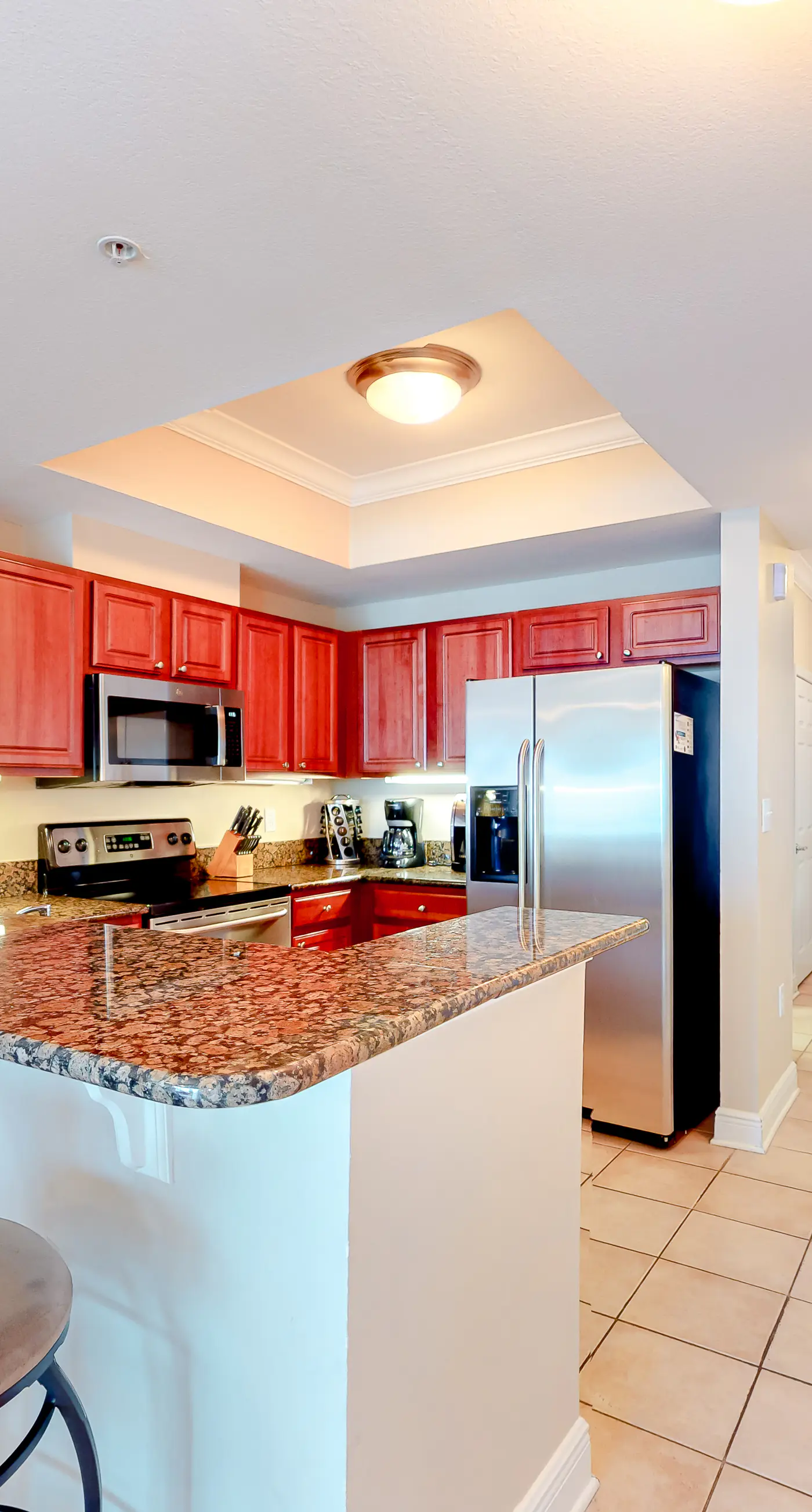 Wonderful coastal condo with pools, hot tubs, sauna & balcony