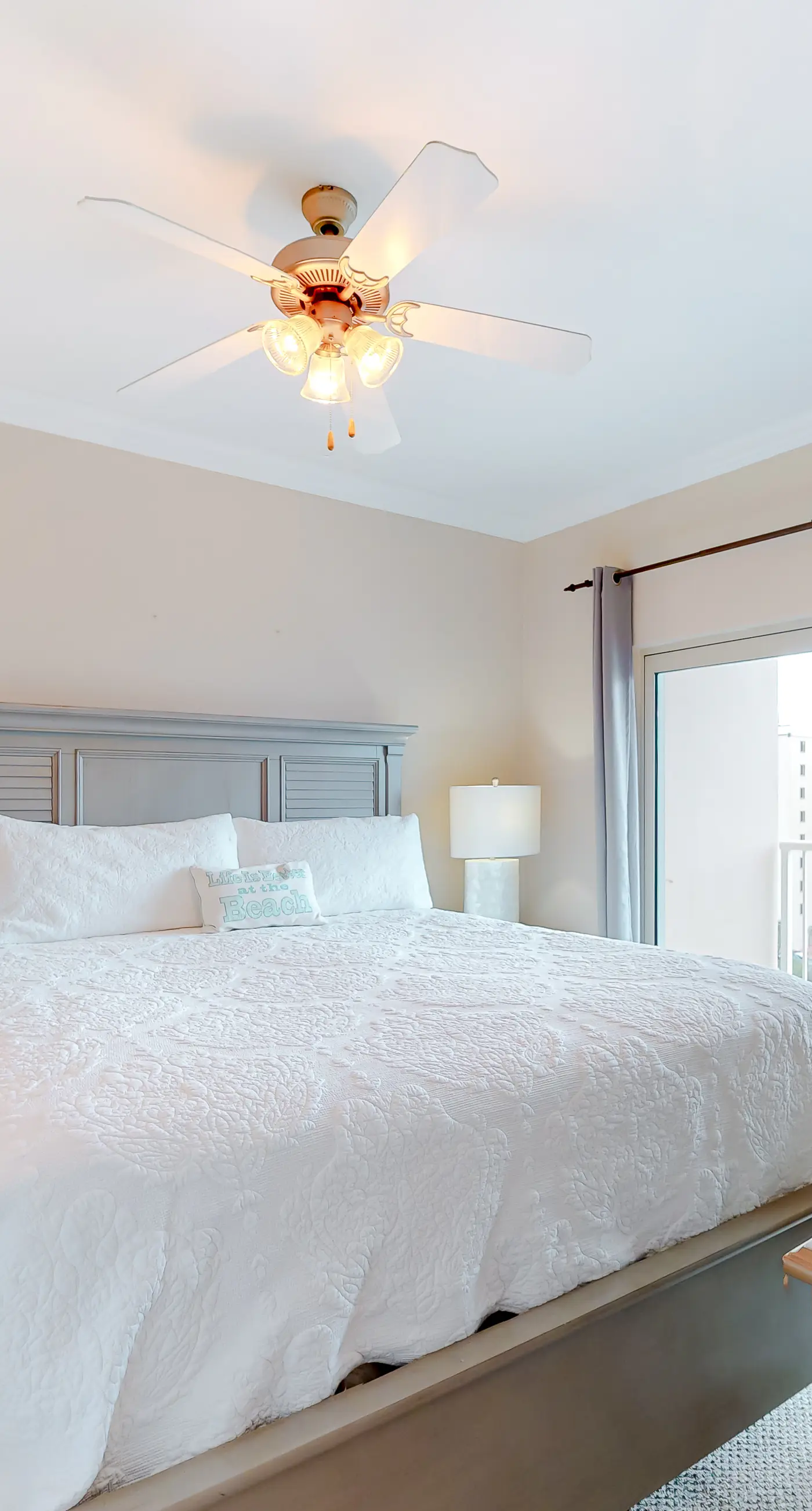 Wonderful coastal condo with pools, hot tubs, sauna & balcony