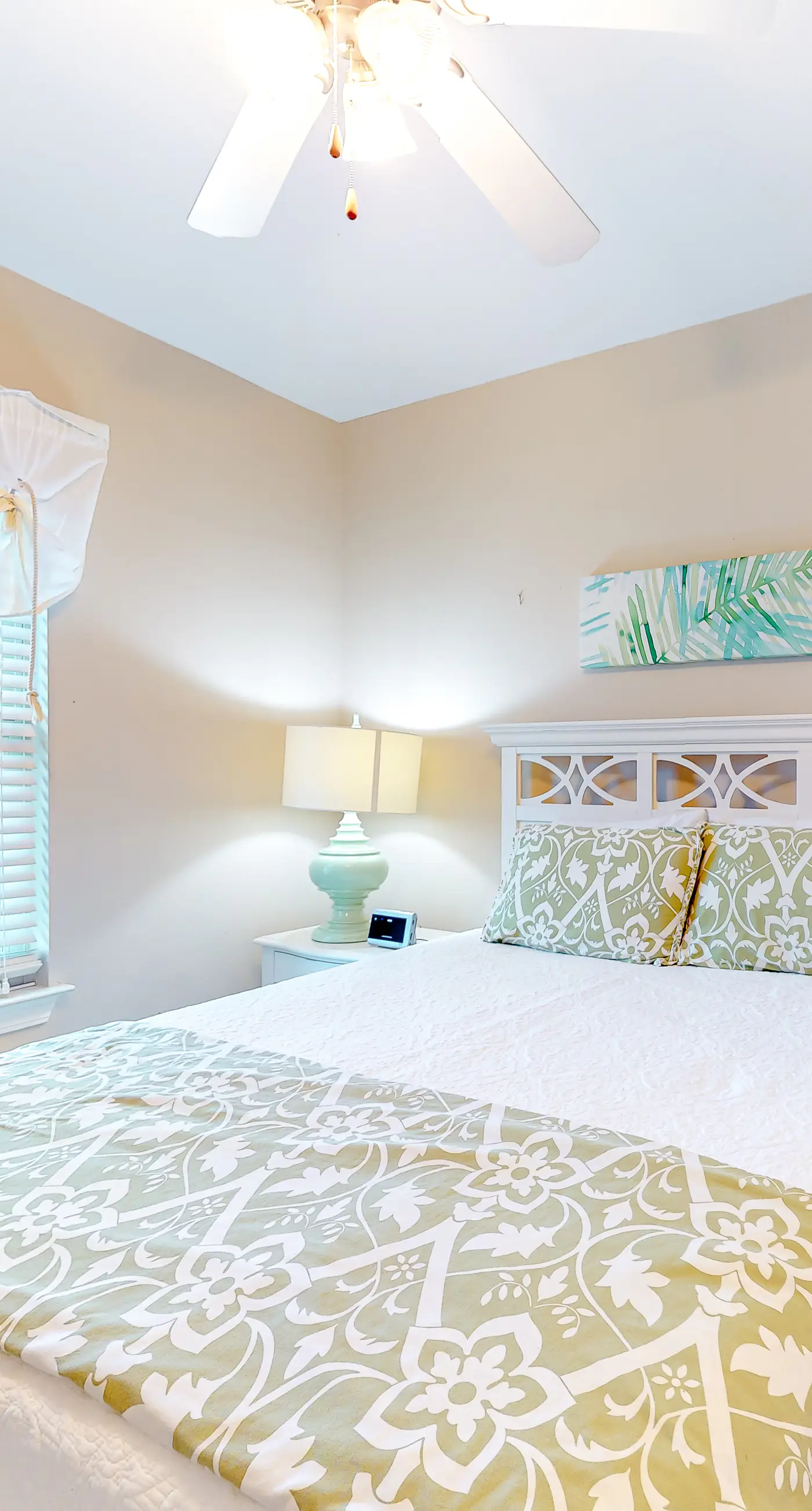 Wonderful coastal condo with pools, hot tubs, sauna & balcony