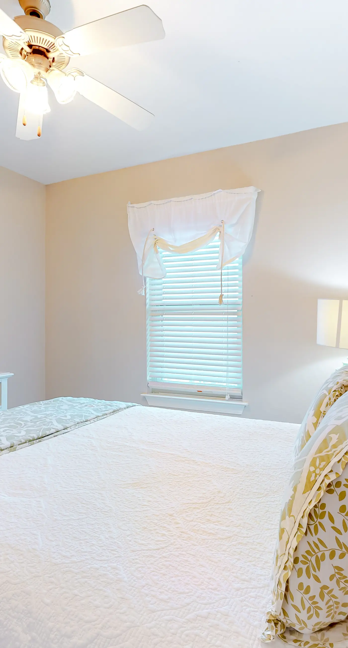 Wonderful coastal condo with pools, hot tubs, sauna & balcony