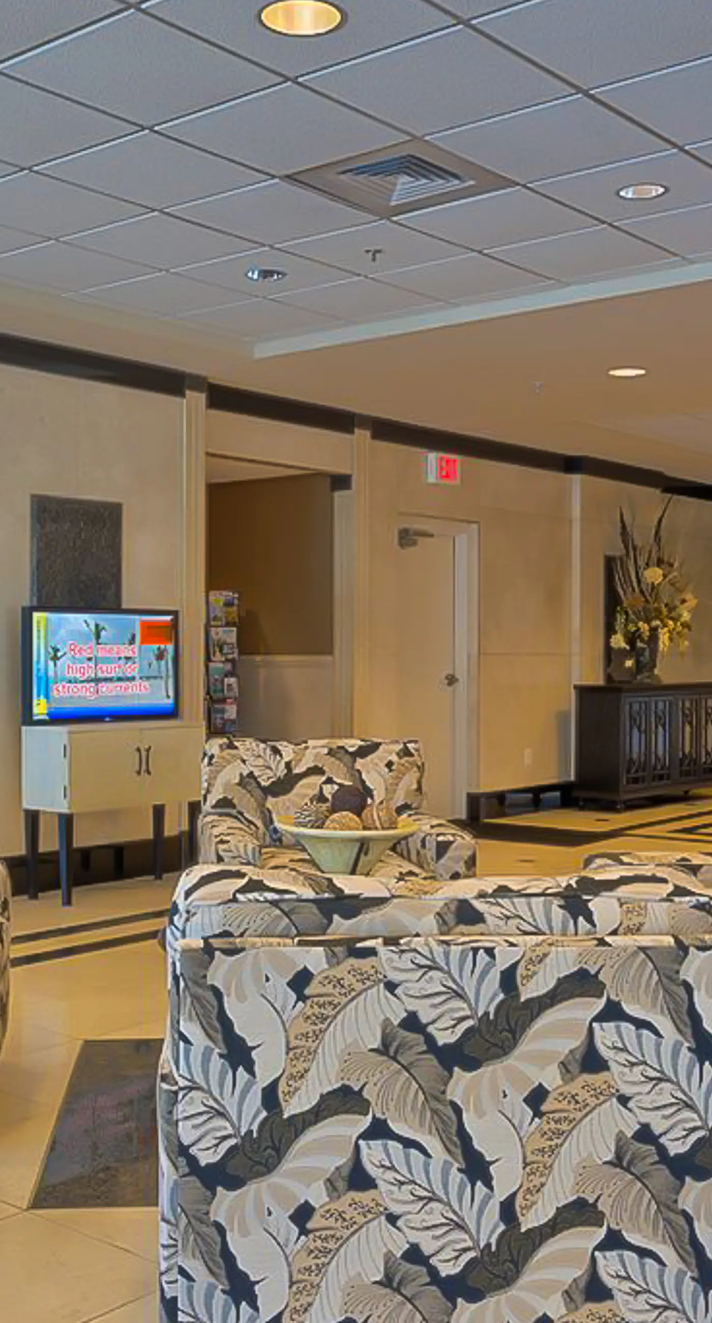 Wonderful coastal condo with pools, hot tubs, sauna & balcony