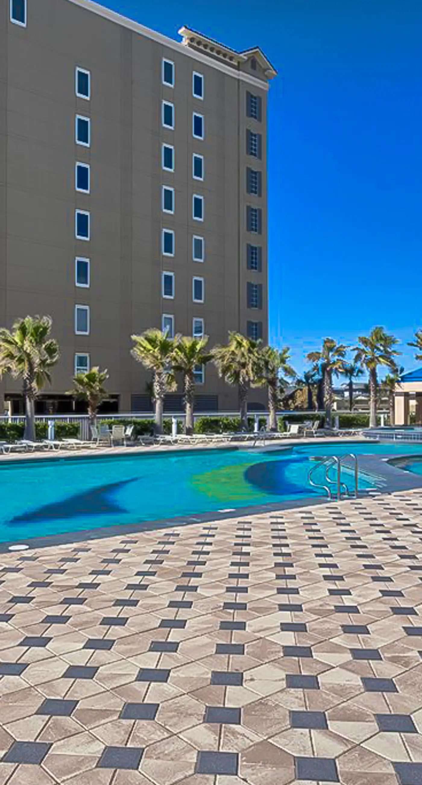 Wonderful coastal condo with pools, hot tubs, sauna & balcony