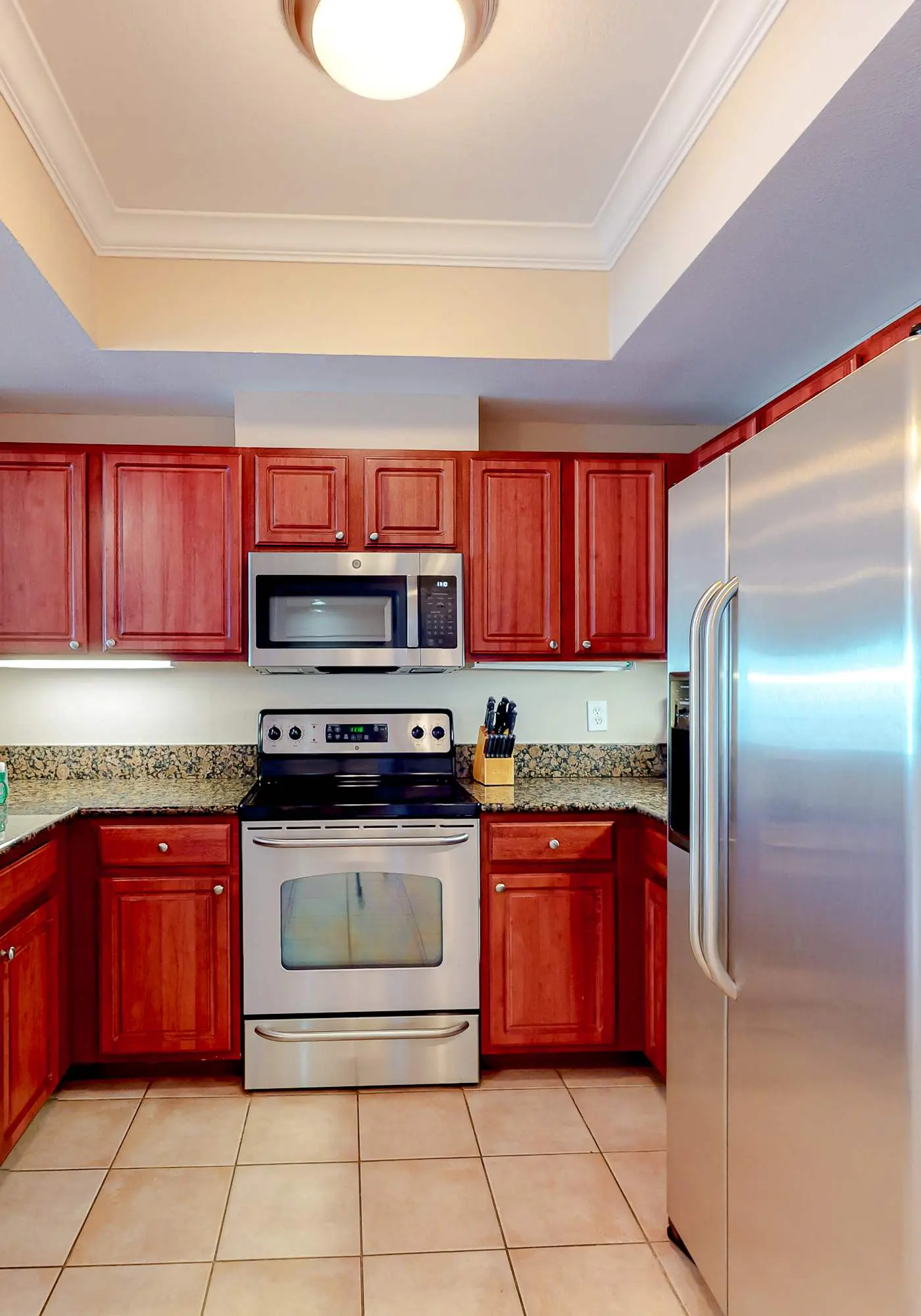 Wonderful coastal condo with pools, hot tubs, sauna & balcony