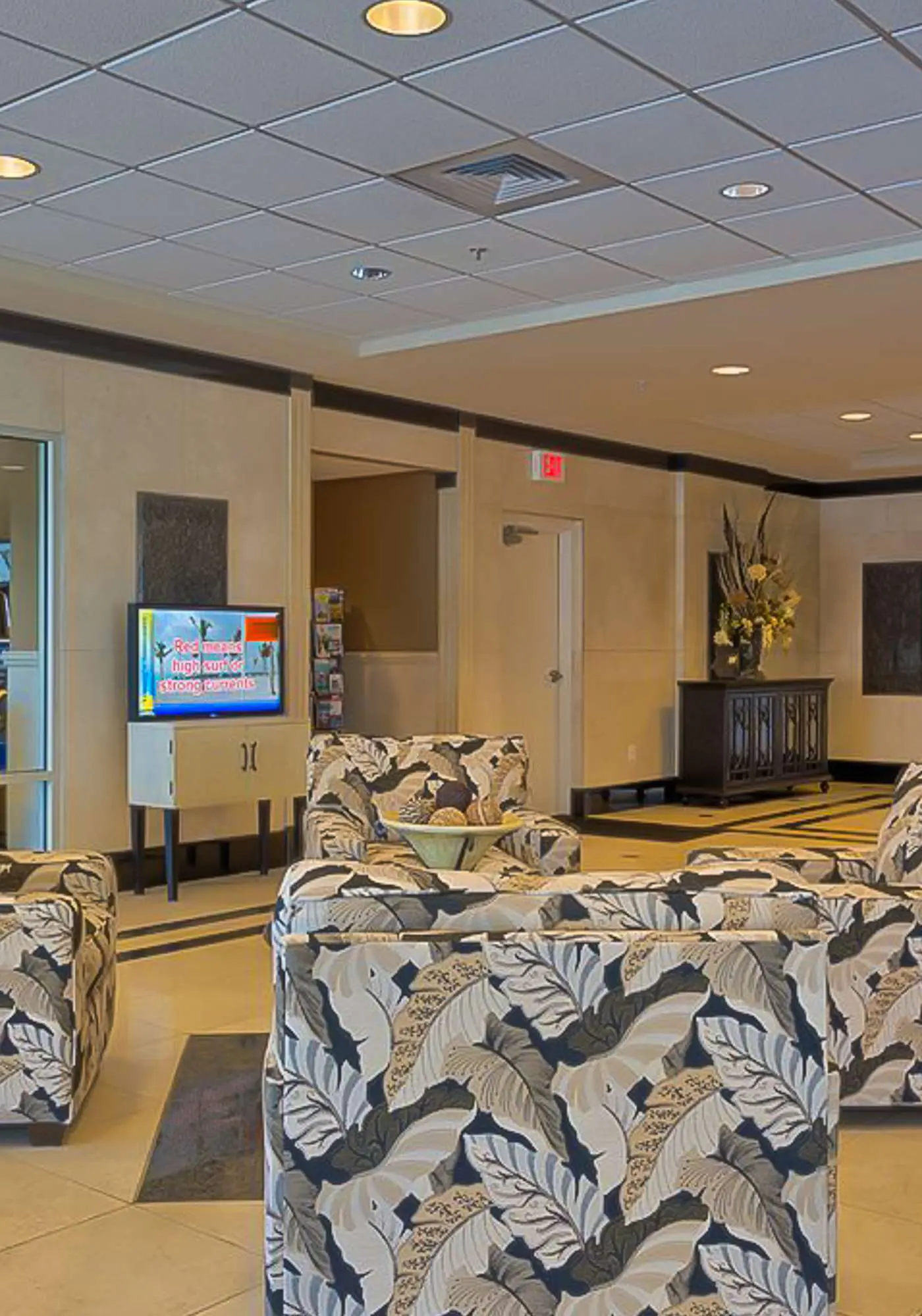 Wonderful coastal condo with pools, hot tubs, sauna & balcony