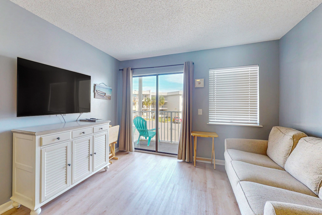 Enchanting oceanfront condo with pool, hot tub, tennis, sauna, & washer/dryer