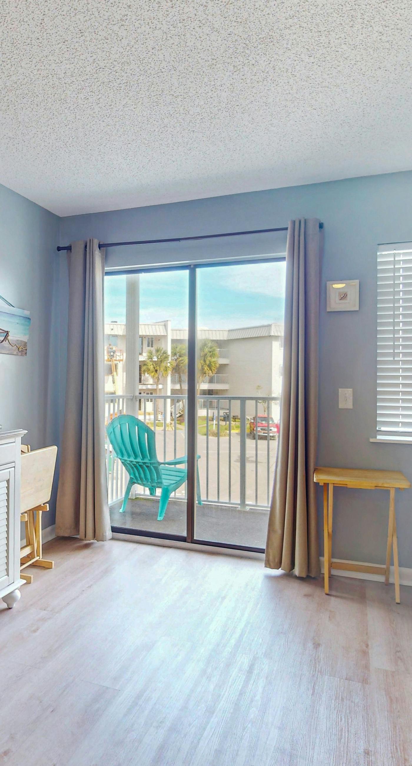 Enchanting oceanfront condo with pool, hot tub, tennis, sauna, & washer/dryer